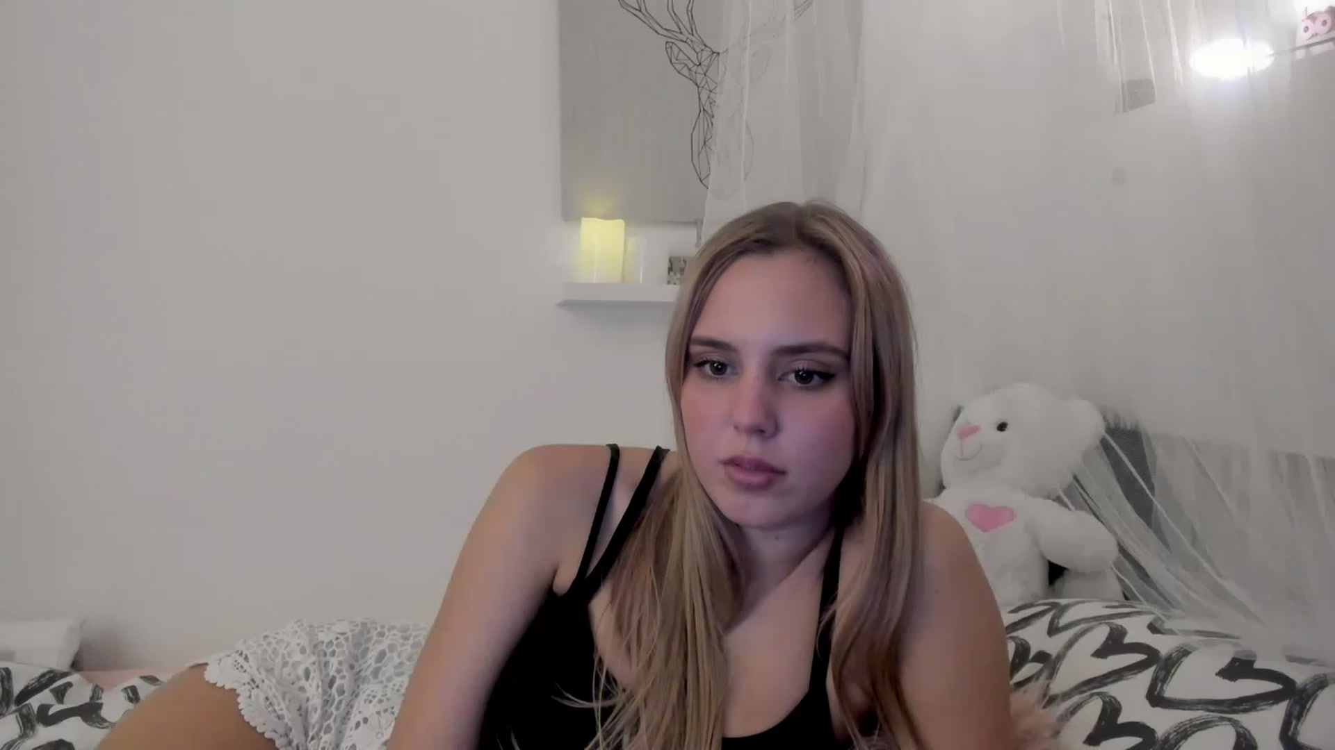Gallery image thumbnail from Alena_Croft18's myfreecams stream on, 12/06/2022, 12:50 image 13 of 20