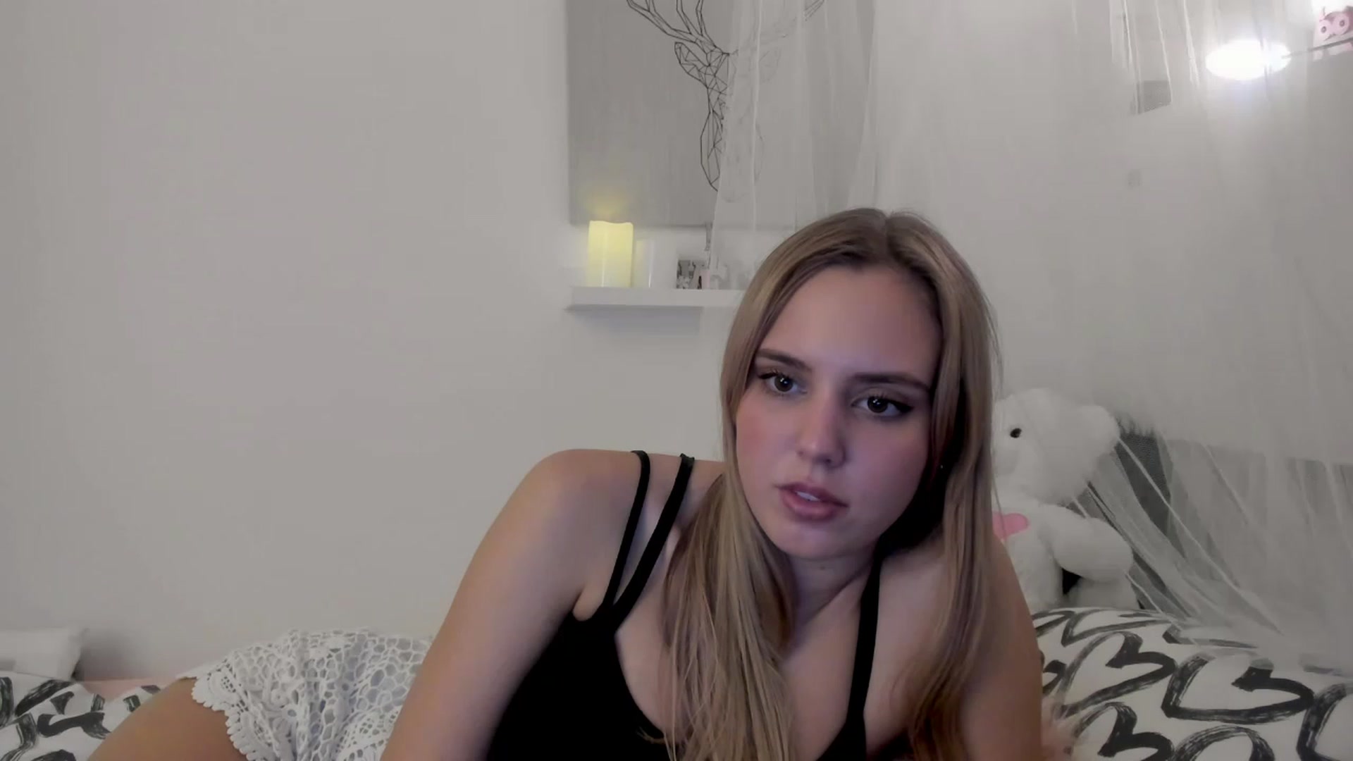 Gallery image thumbnail from Alena_Croft18's myfreecams stream on, 12/06/2022, 12:50 image 16 of 20