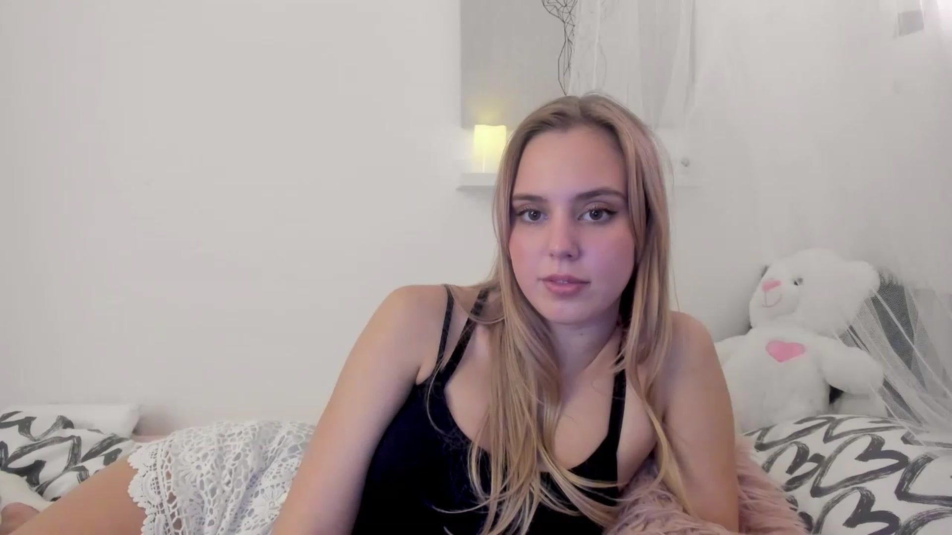 Gallery image thumbnail from Alena_Croft18's myfreecams stream on, 12/06/2022, 13:26 image 14 of 20