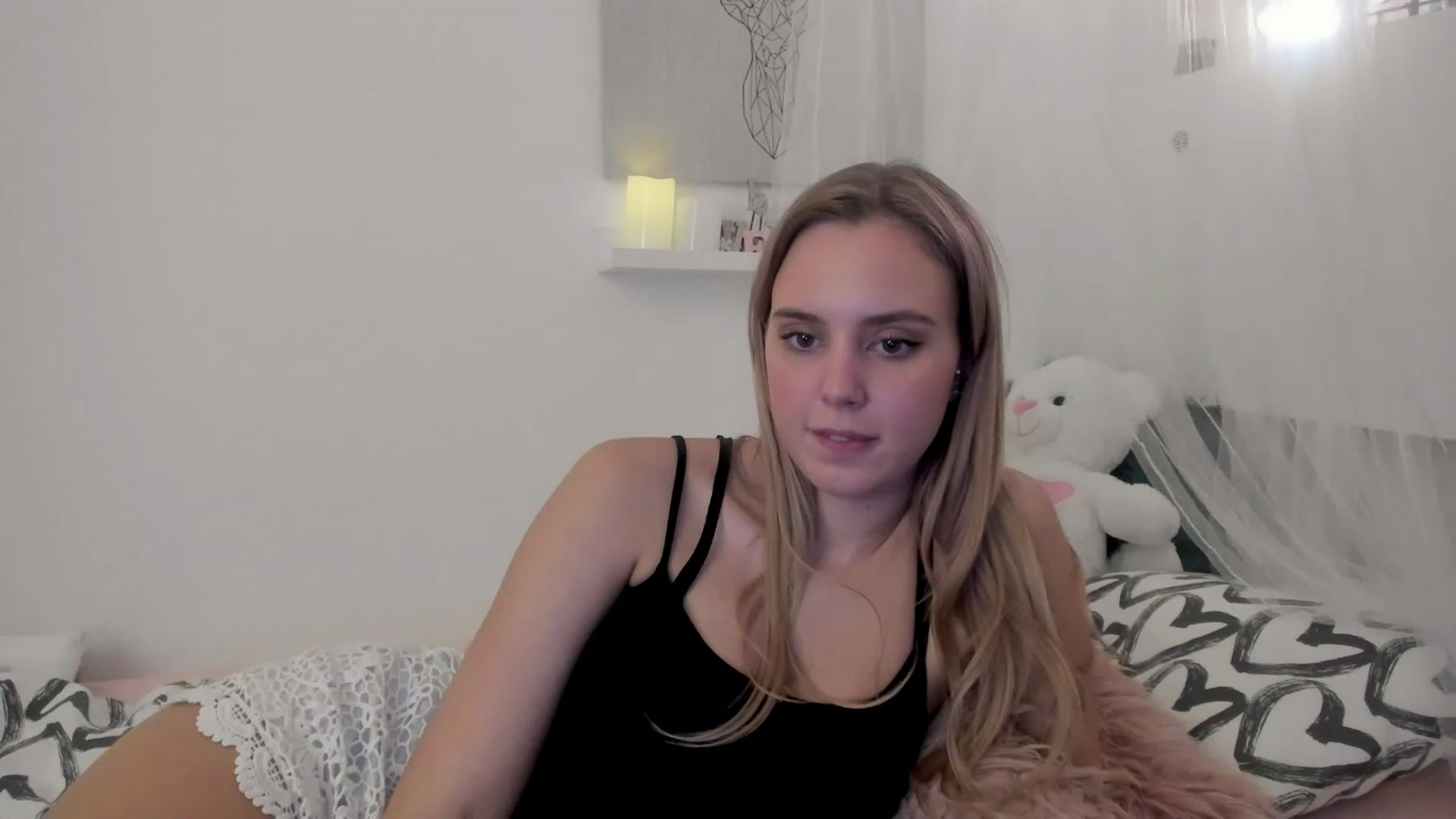 Gallery image thumbnail from Alena_Croft18's myfreecams stream on, 12/06/2022, 13:26 image 20 of 20