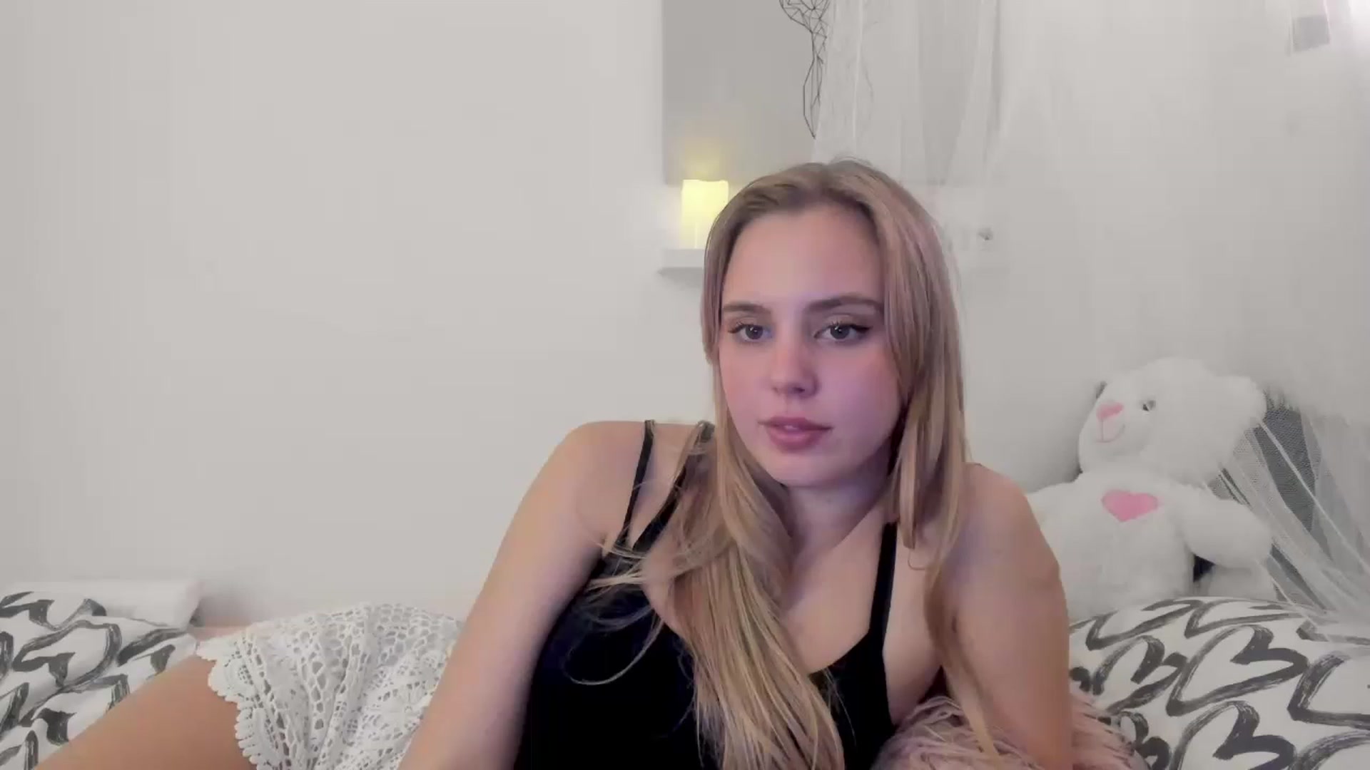 Gallery image thumbnail from Alena_Croft18's myfreecams stream on, 12/06/2022, 13:26 image 3 of 20