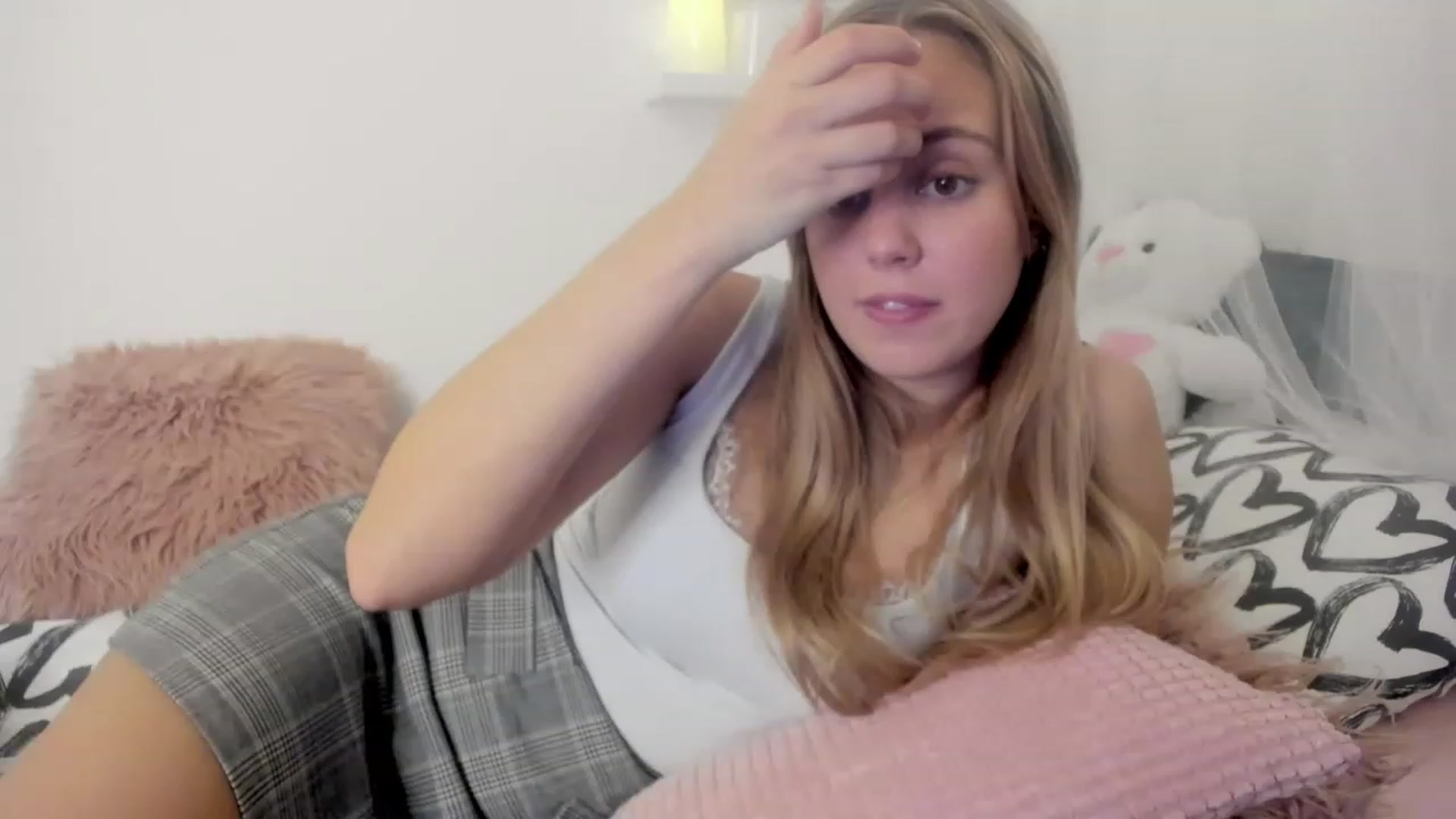 Gallery image thumbnail from Alena_Croft18's myfreecams stream on, 12/08/2022, 10:25 image 6 of 20