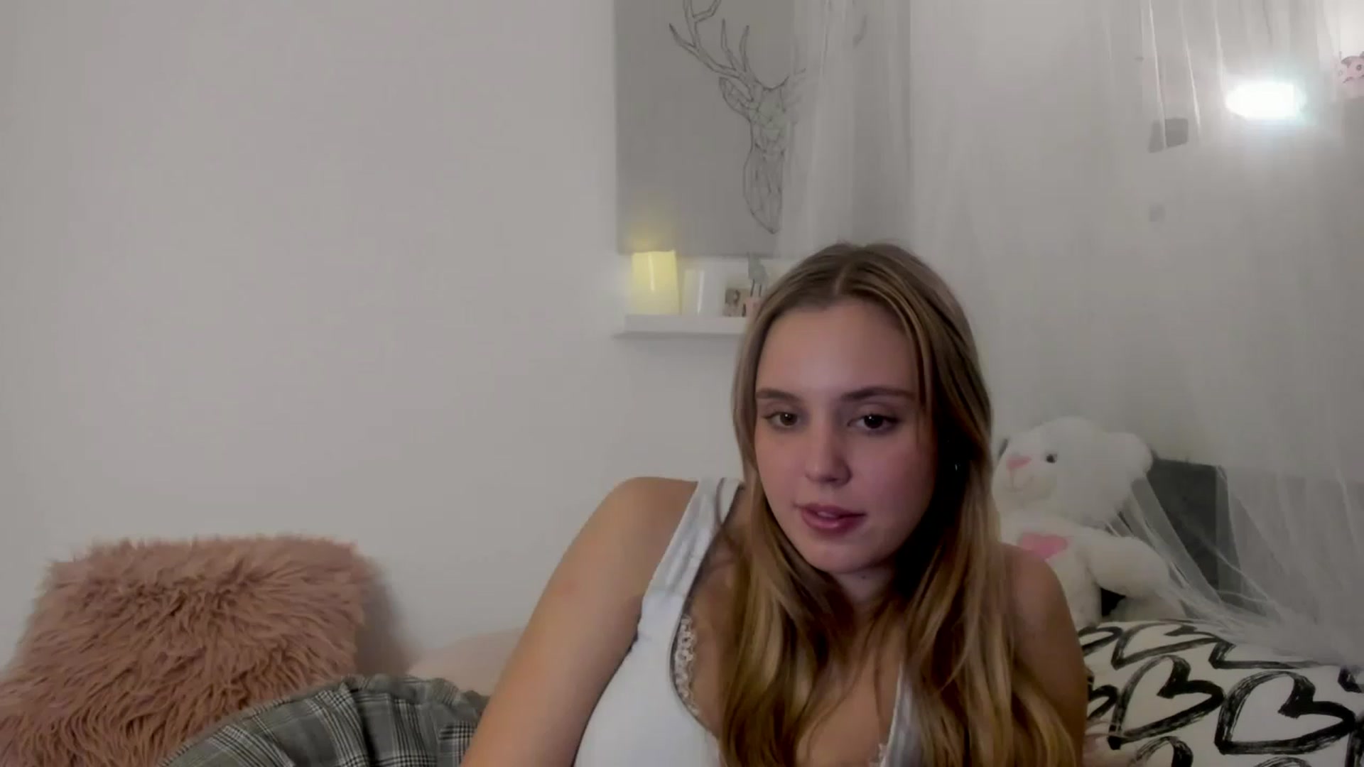 Gallery image thumbnail from Alena_Croft18's myfreecams stream on, 12/08/2022, 10:25 image 2 of 20