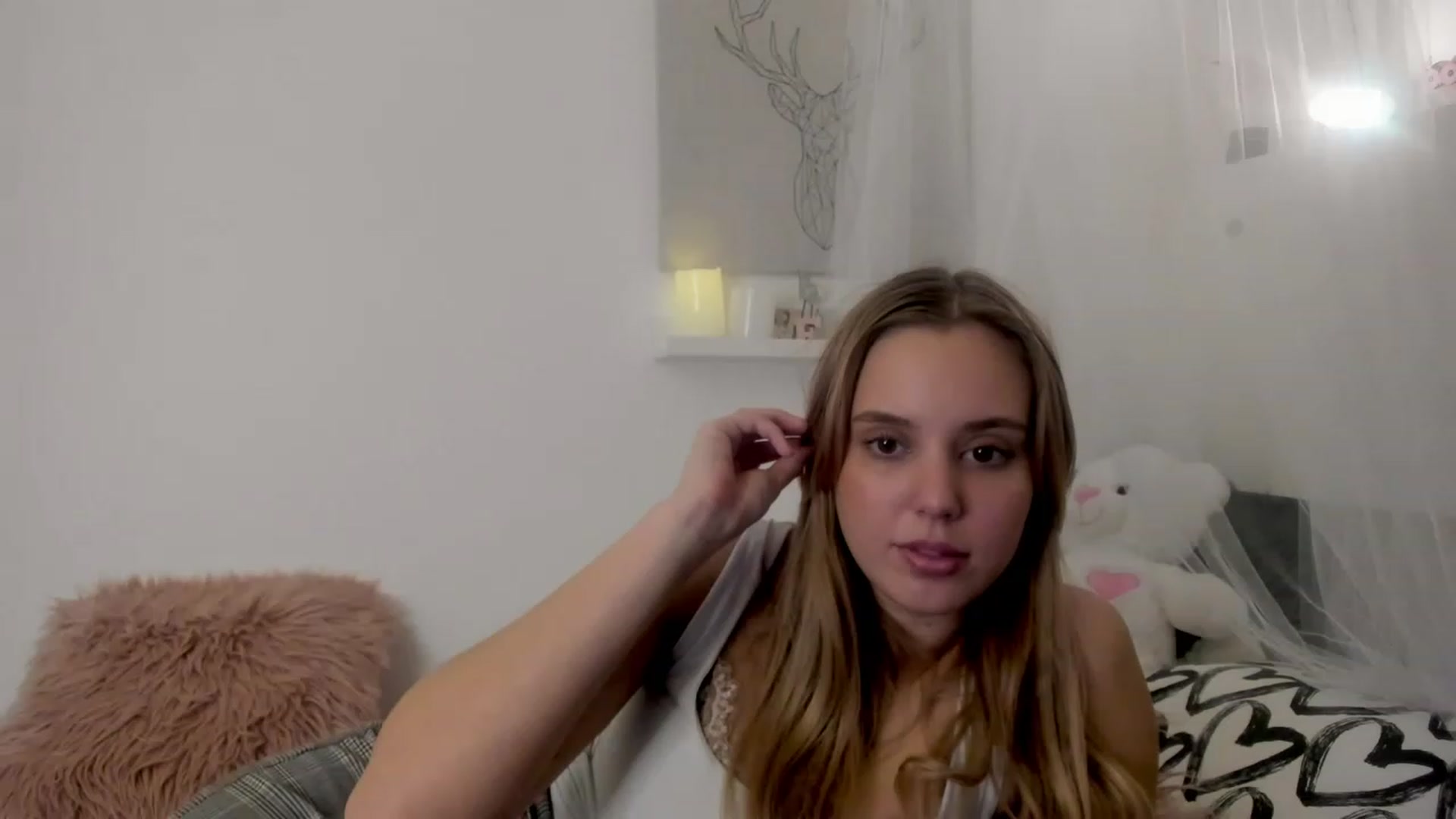 Gallery image thumbnail from Alena_Croft18's myfreecams stream on, 12/08/2022, 10:25 image 3 of 20