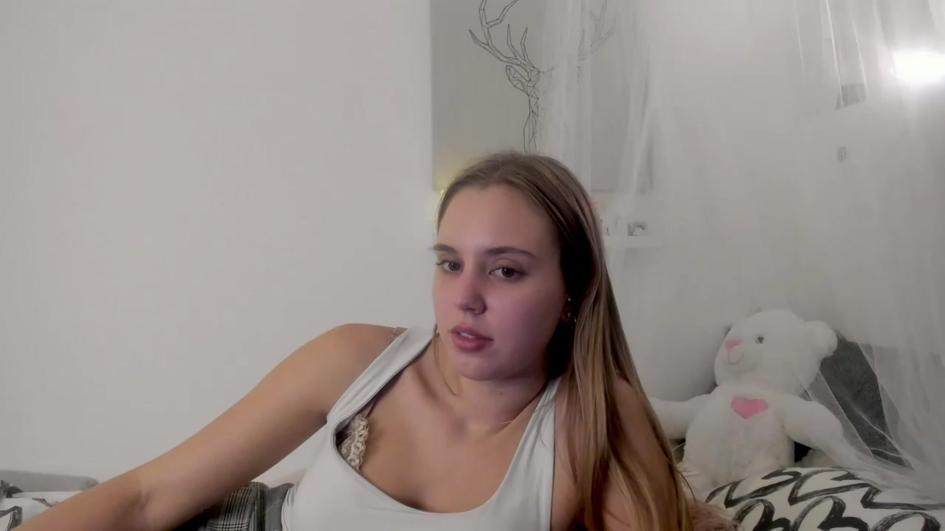 Gallery image thumbnail from Alena_Croft18's myfreecams stream on, 12/08/2022, 16:28 image 6 of 20