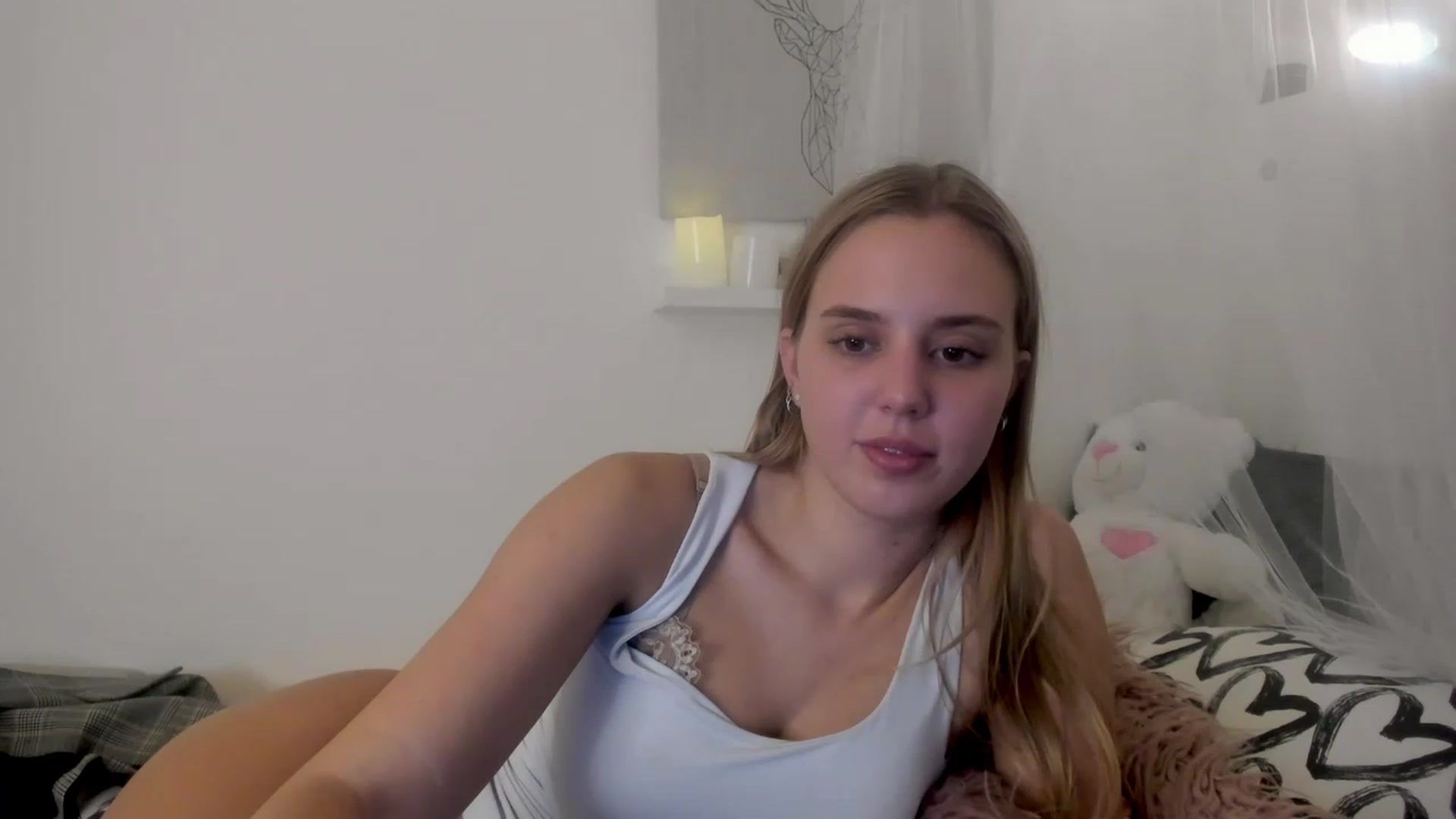 Gallery image thumbnail from Alena_Croft18's myfreecams stream on, 12/08/2022, 18:27 image 16 of 20