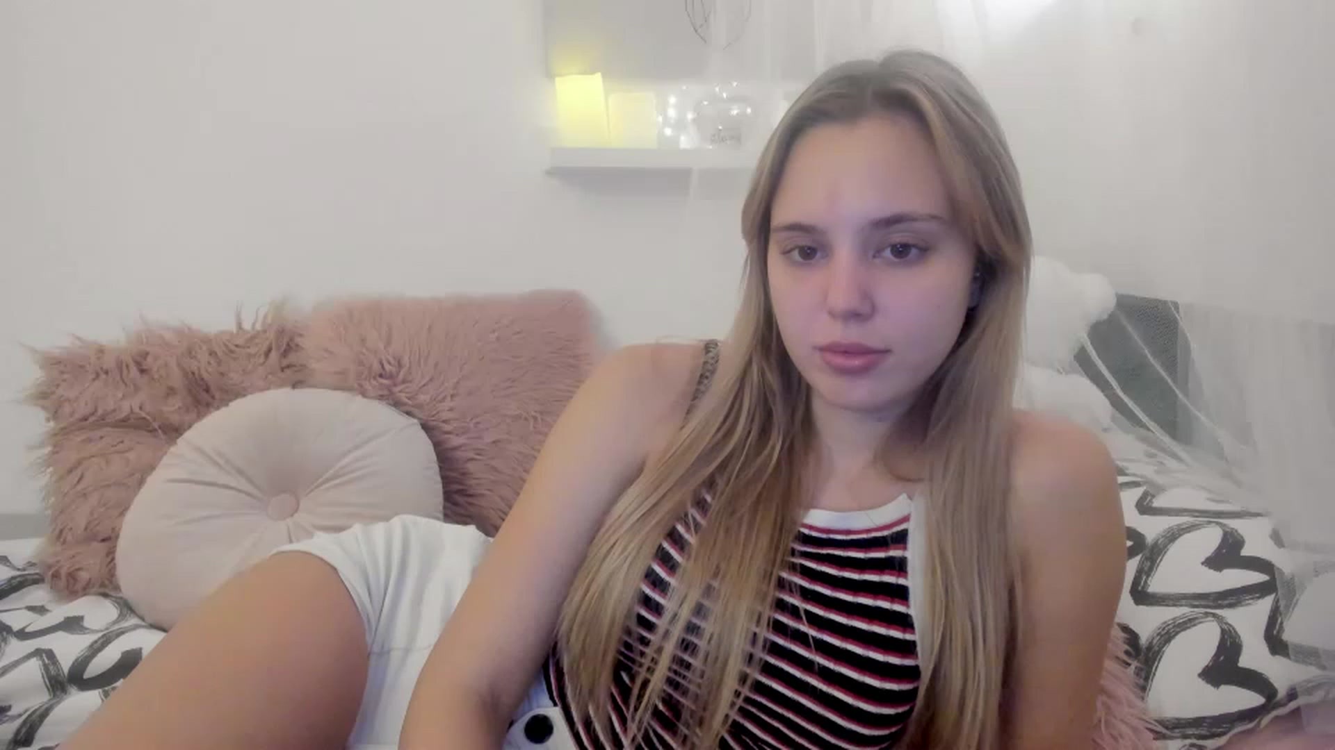 Gallery image thumbnail from Alena_Croft18's myfreecams stream on, 12/09/2022, 09:50 image 11 of 20