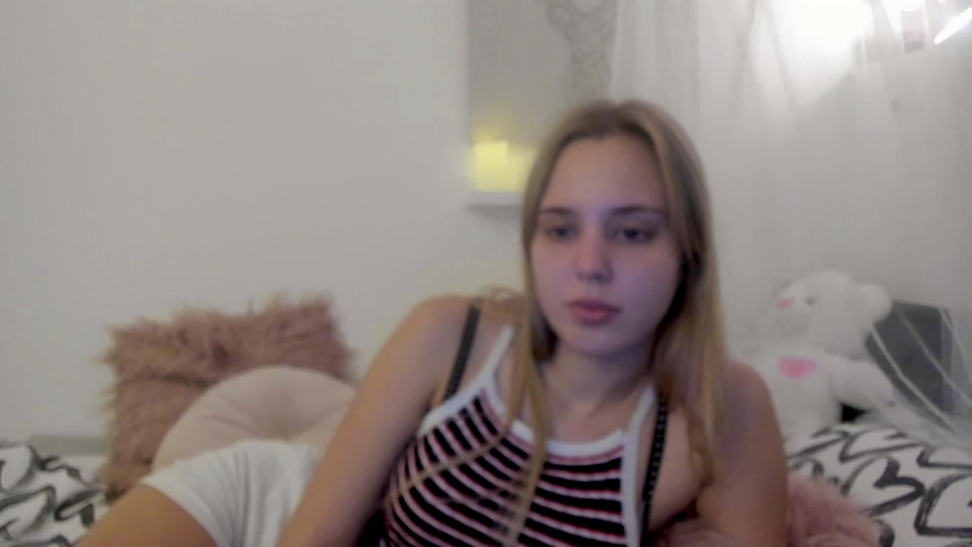 Gallery image thumbnail from Alena_Croft18's myfreecams stream on, 12/09/2022, 11:32 image 11 of 20
