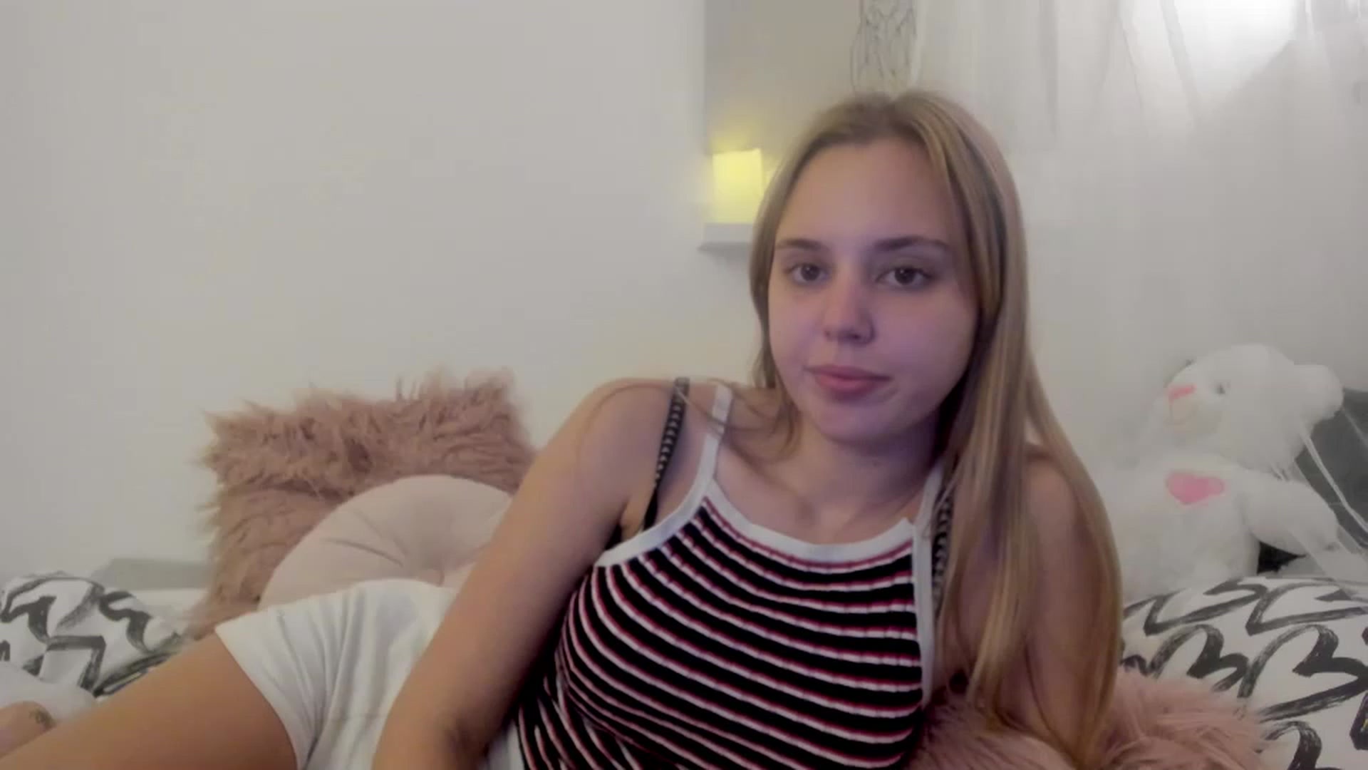 Gallery image thumbnail from Alena_Croft18's myfreecams stream on, 12/09/2022, 11:32 image 14 of 20