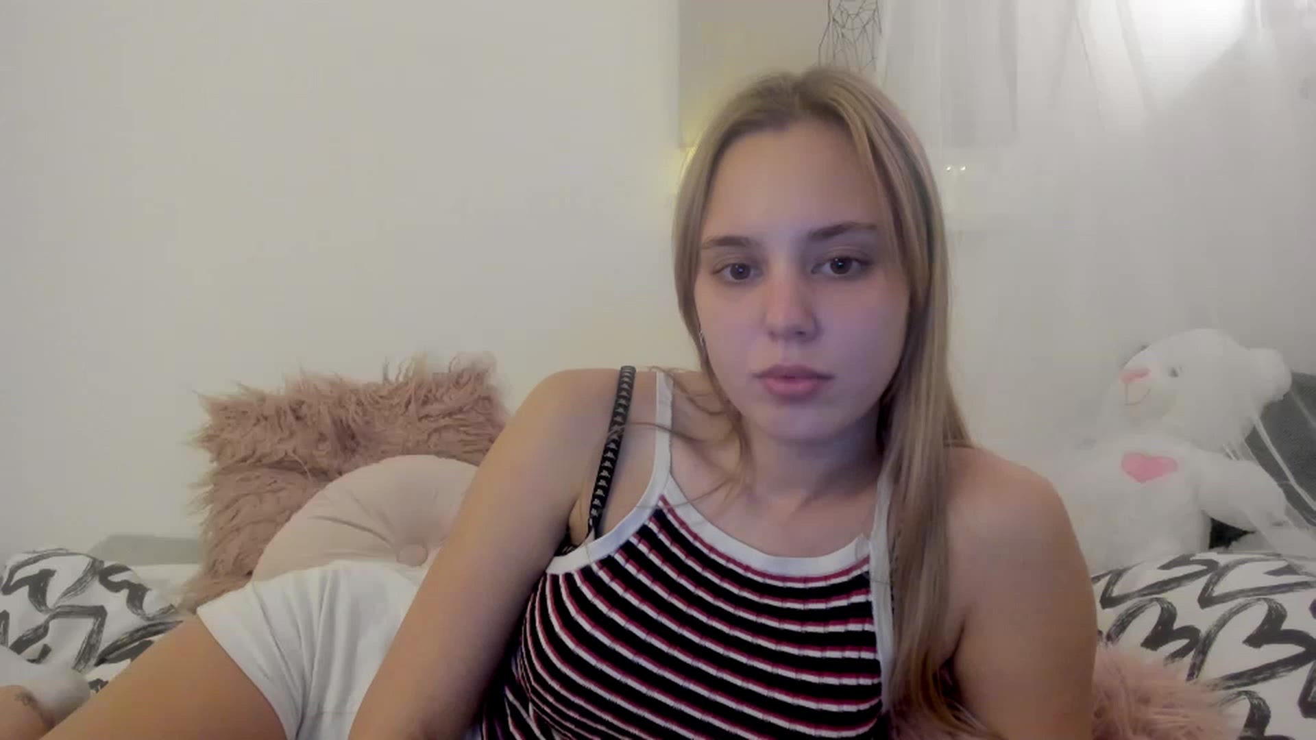 Gallery image thumbnail from Alena_Croft18's myfreecams stream on, 12/09/2022, 11:32 image 17 of 20