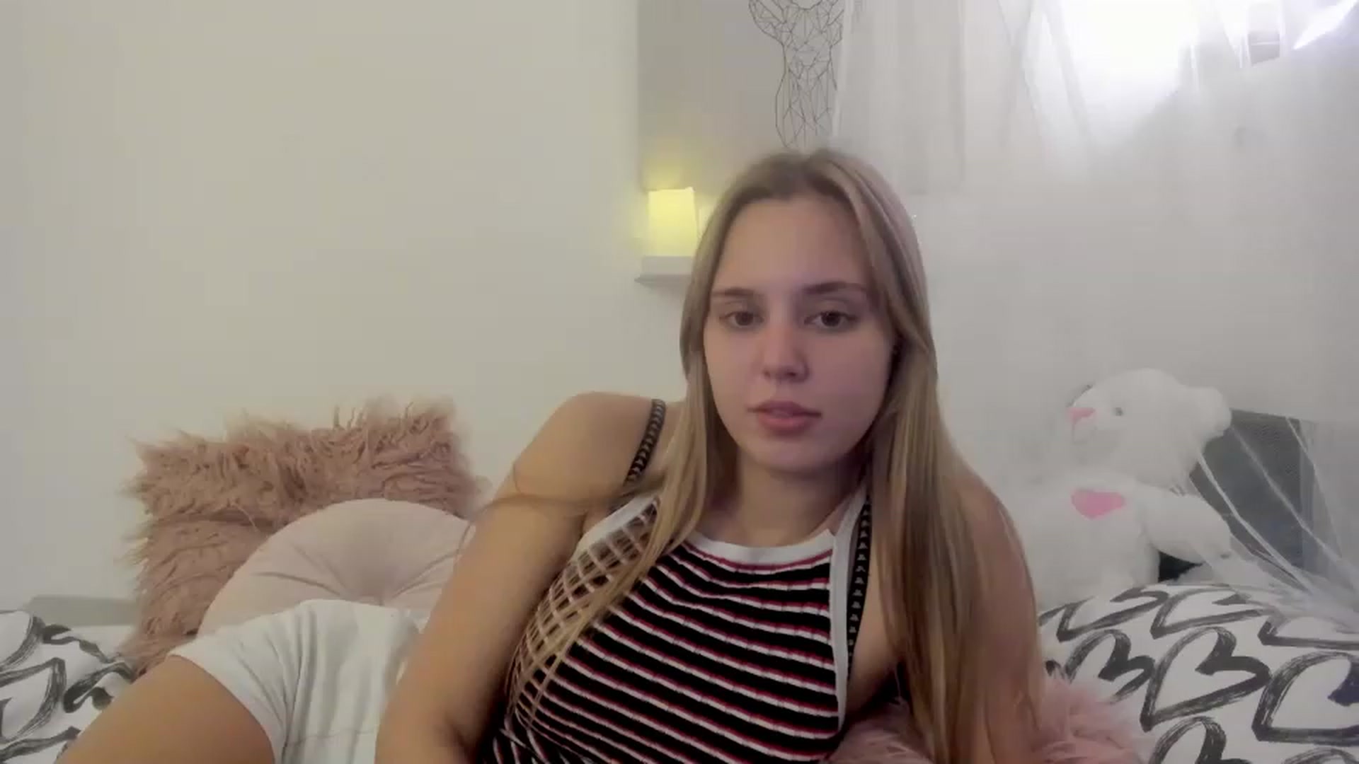 Gallery image thumbnail from Alena_Croft18's myfreecams stream on, 12/09/2022, 11:32 image 1 of 20