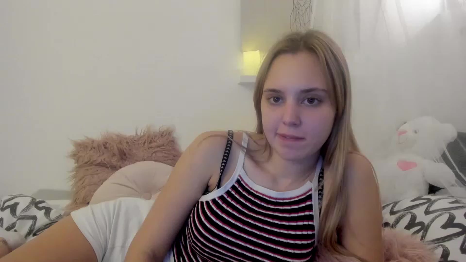 Gallery image thumbnail from Alena_Croft18's myfreecams stream on, 12/09/2022, 11:32 image 15 of 20