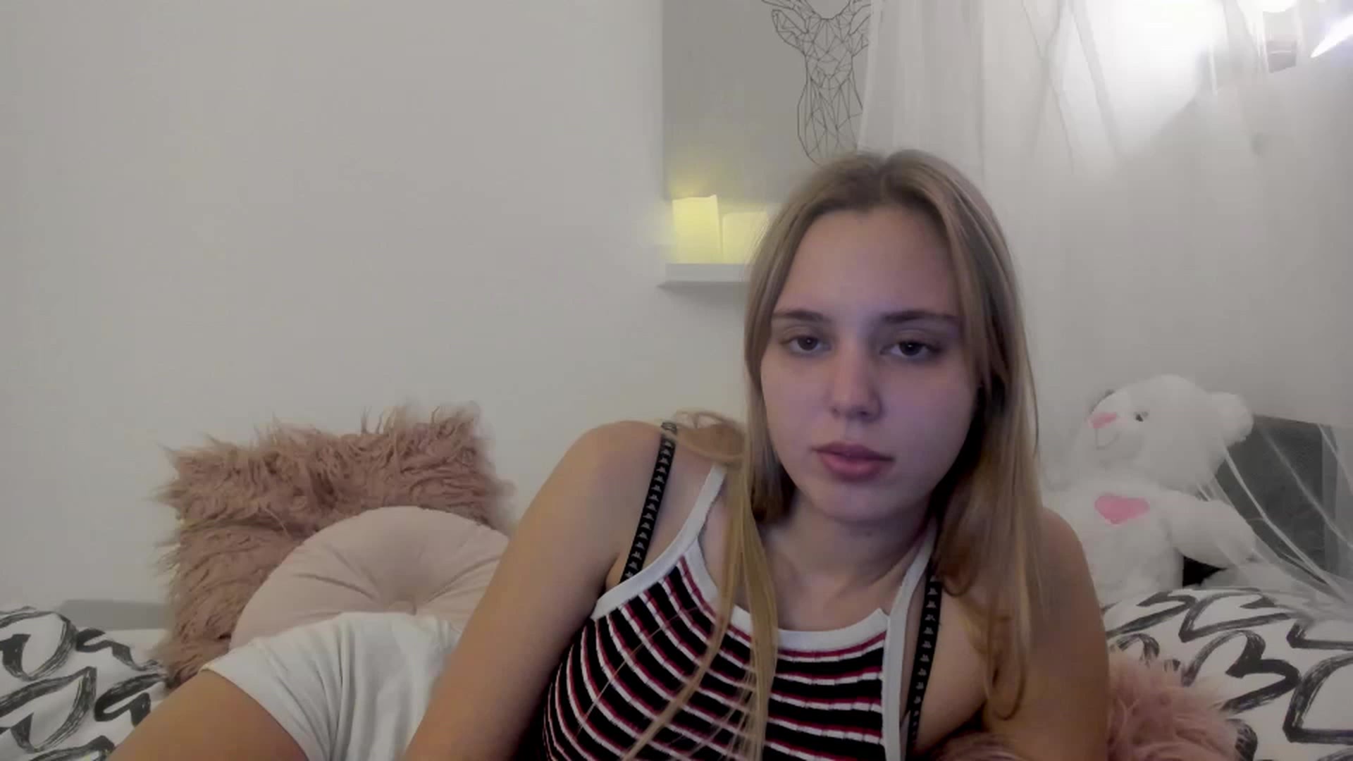 Gallery image thumbnail from Alena_Croft18's myfreecams stream on, 12/09/2022, 11:32 image 12 of 20