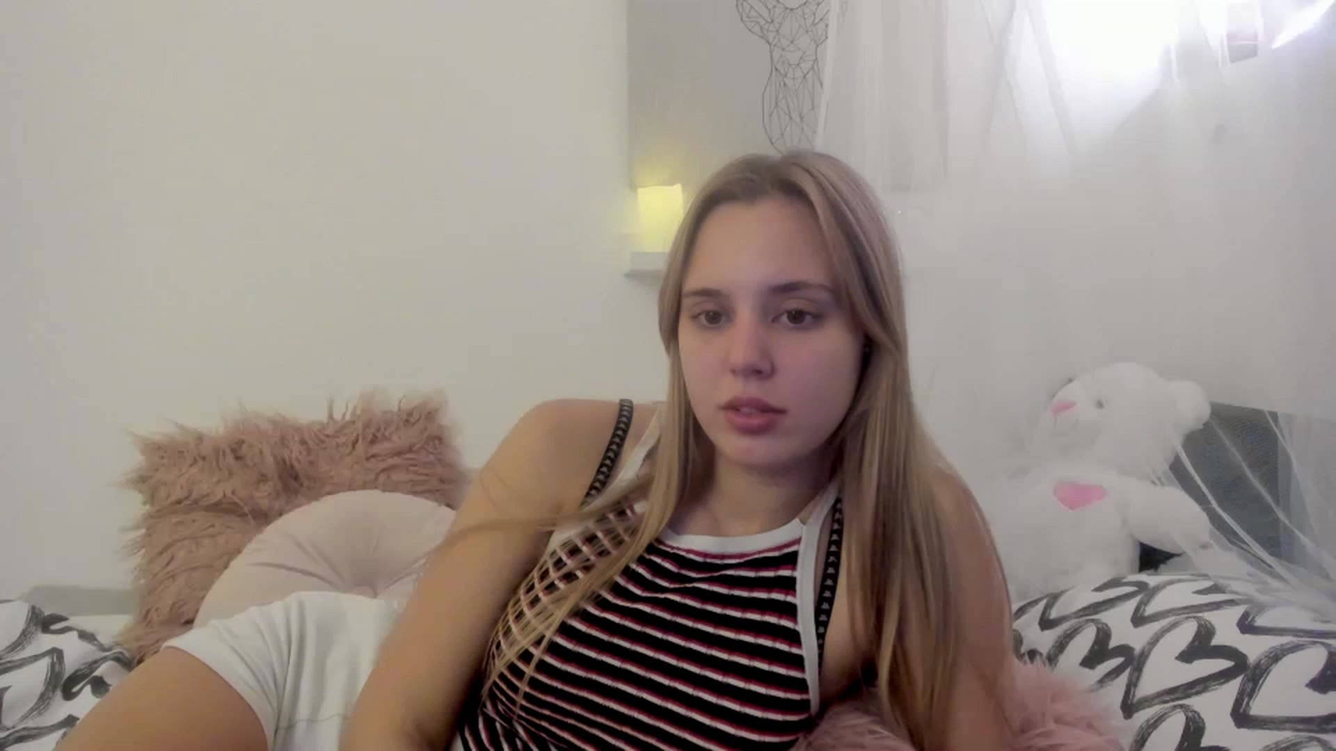 Gallery image thumbnail from Alena_Croft18's myfreecams stream on, 12/09/2022, 11:32 image 2 of 20