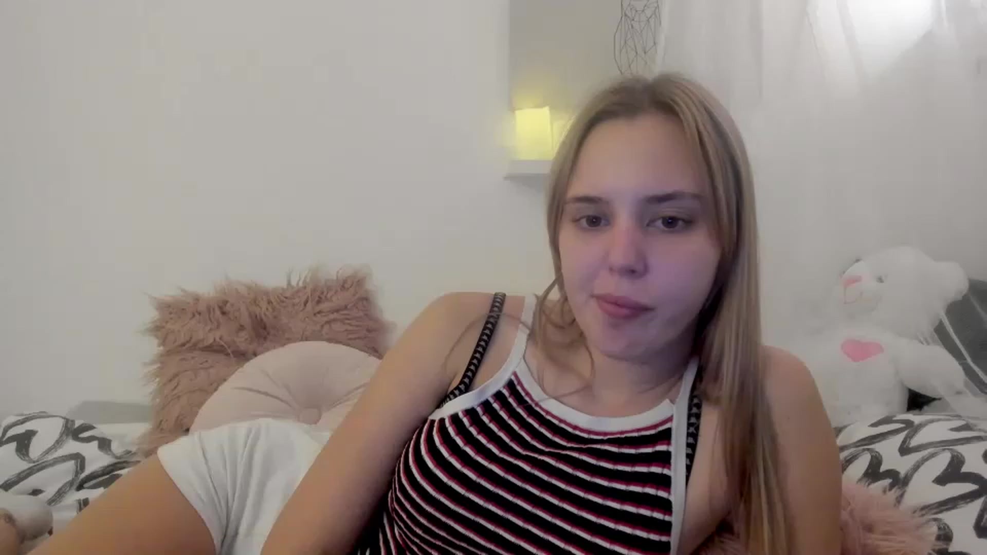 Gallery image thumbnail from Alena_Croft18's myfreecams stream on, 12/09/2022, 11:32 image 19 of 20