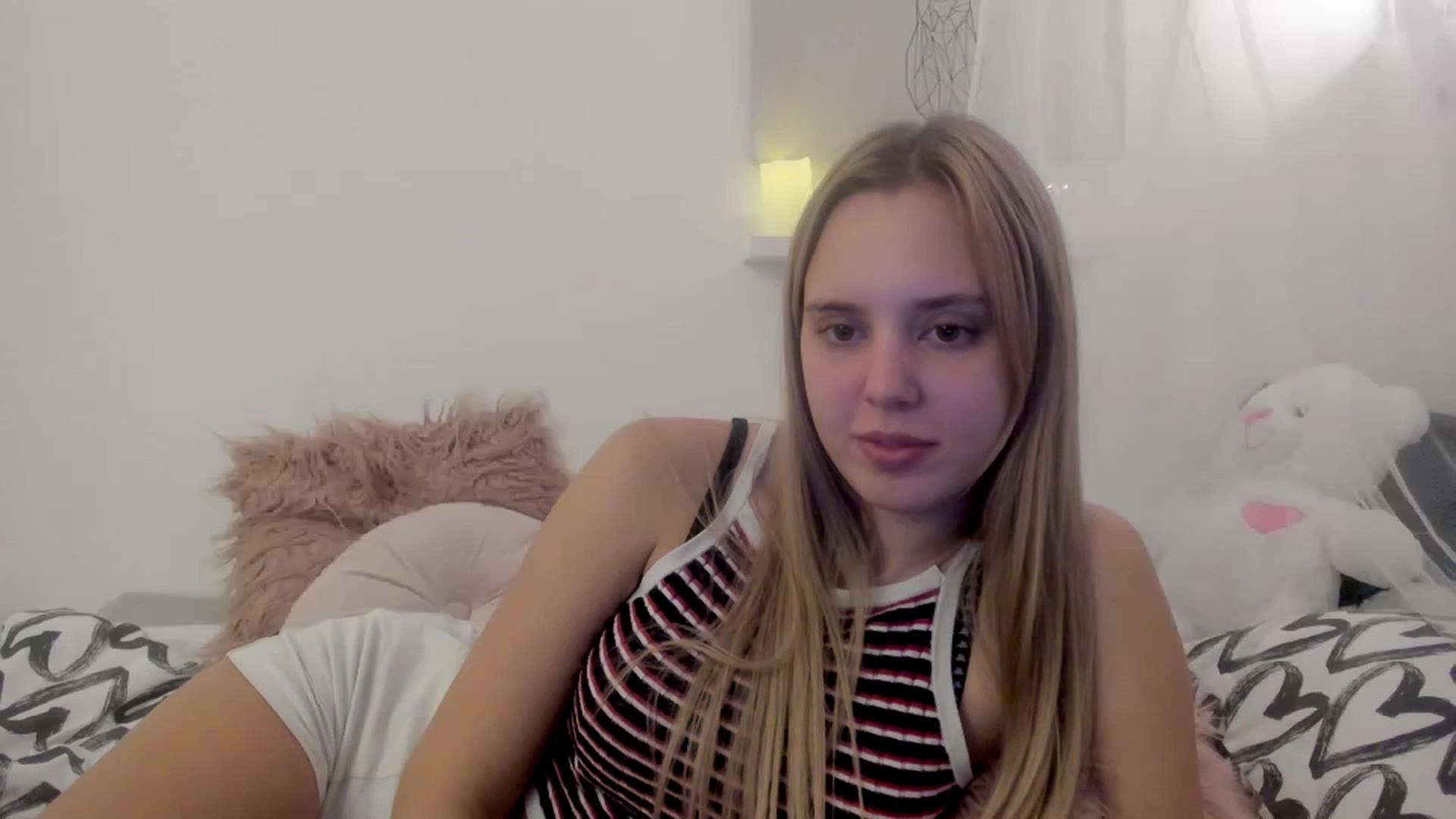 Gallery image thumbnail from Alena_Croft18's myfreecams stream on, 12/09/2022, 12:18 image 19 of 20