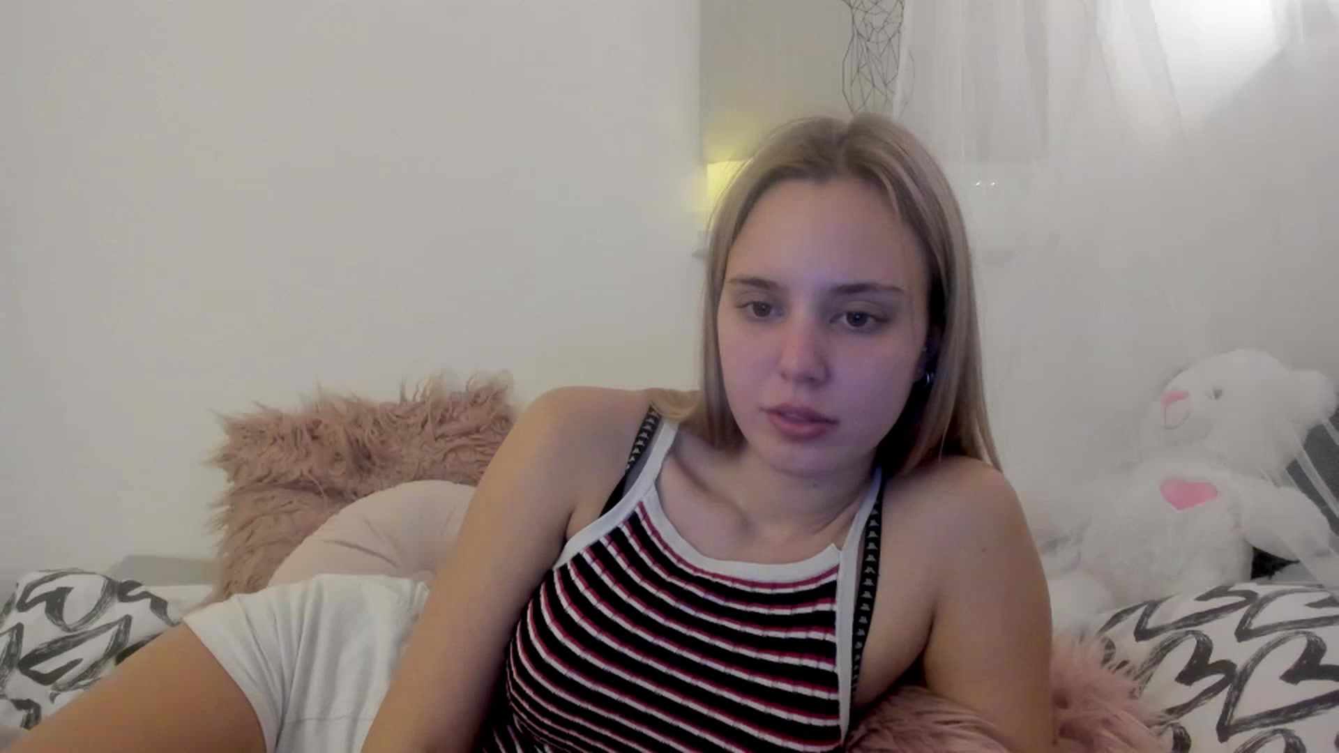 Gallery image thumbnail from Alena_Croft18's myfreecams stream on, 12/09/2022, 13:38 image 1 of 20