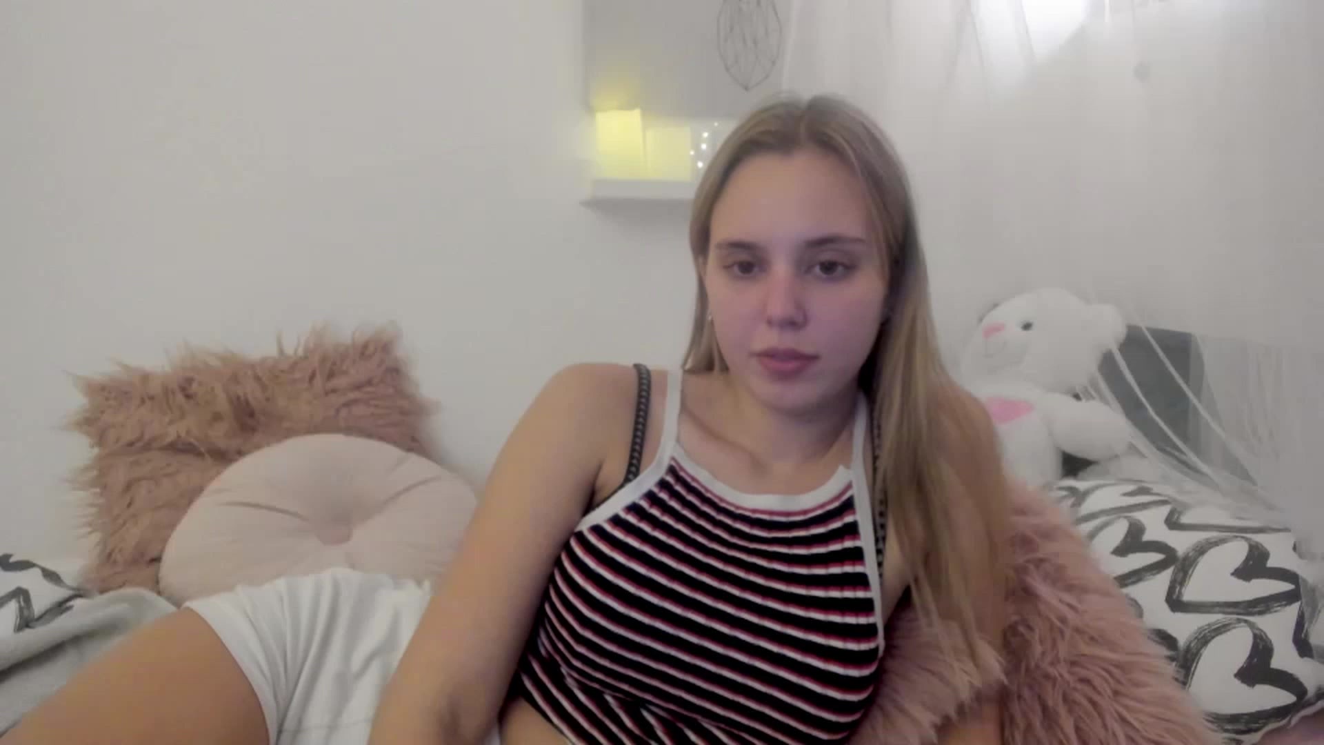 Gallery image thumbnail from Alena_Croft18's myfreecams stream on, 12/09/2022, 14:02 image 1 of 20