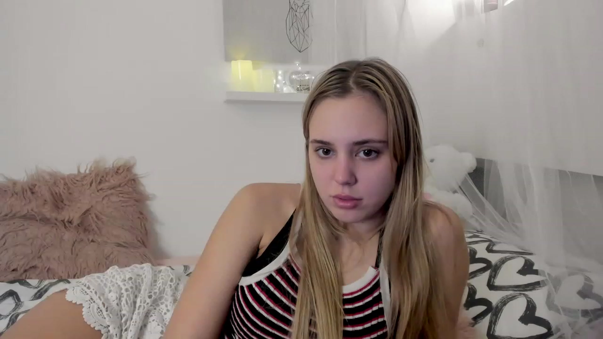 Gallery image thumbnail from Alena_Croft18's myfreecams stream on, 12/16/2022, 11:04 image 8 of 20