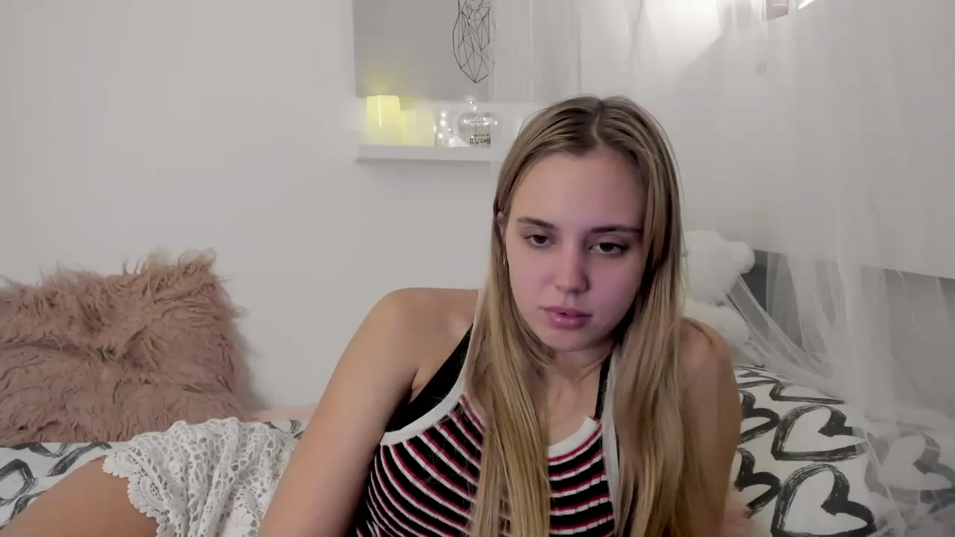 Gallery image thumbnail from Alena_Croft18's myfreecams stream on, 12/16/2022, 11:04 image 9 of 20
