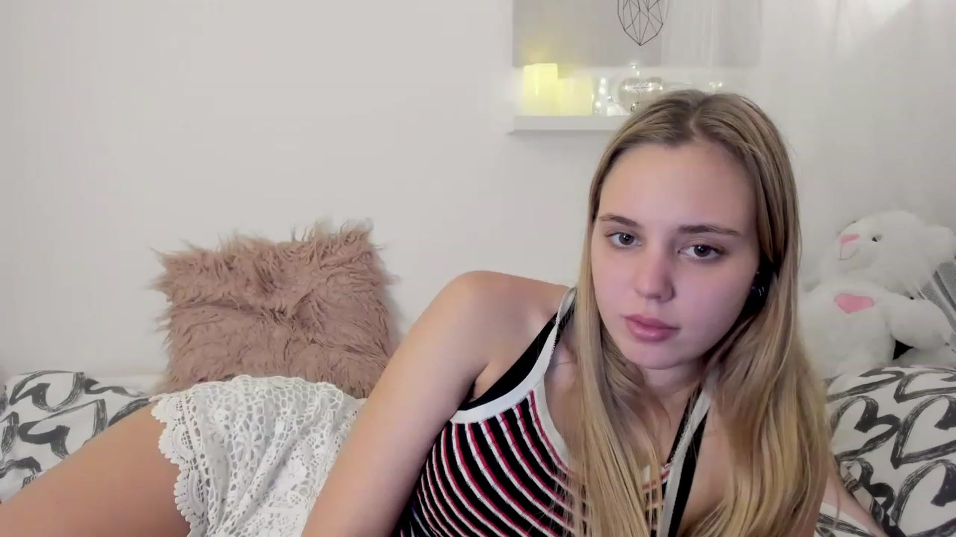Gallery image thumbnail from Alena_Croft18's myfreecams stream on, 12/16/2022, 12:18 image 2 of 20