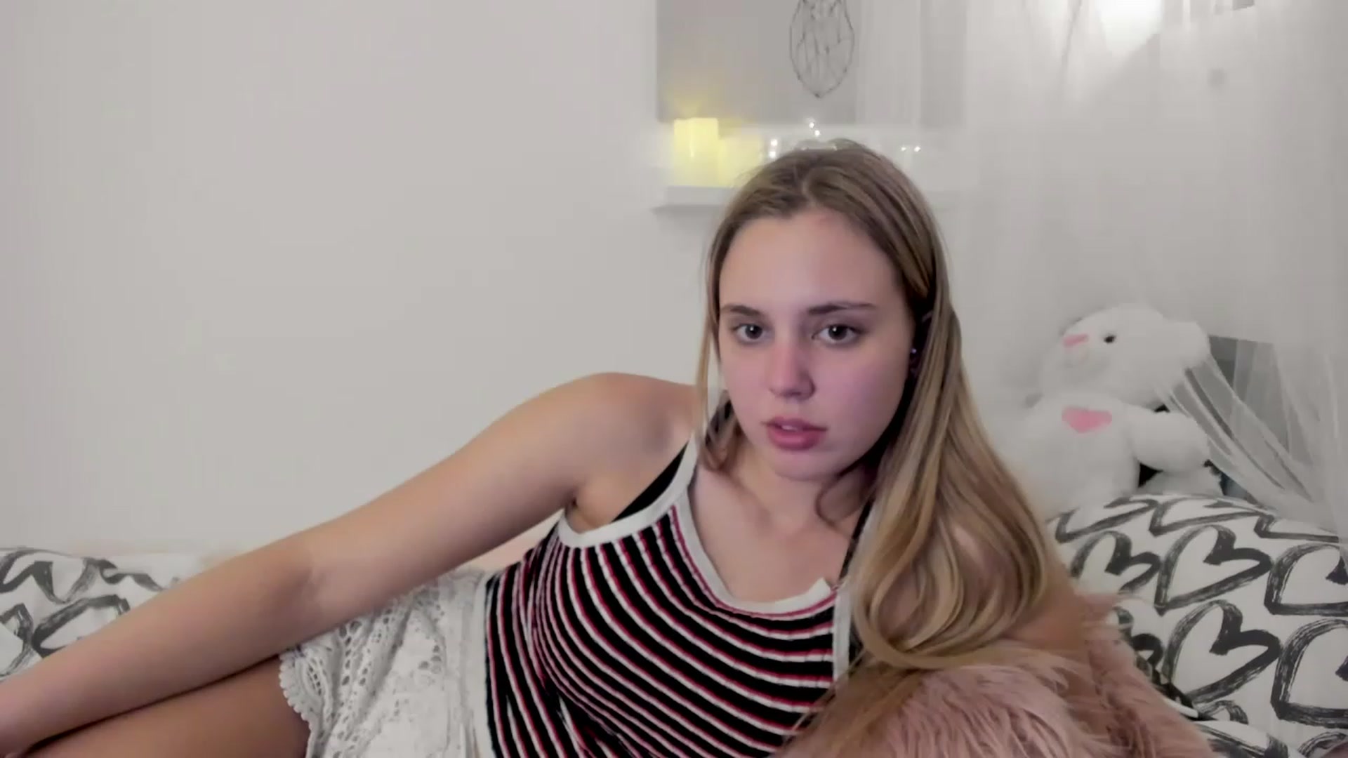 Gallery image thumbnail from Alena_Croft18's myfreecams stream on, 12/16/2022, 15:11 image 14 of 20