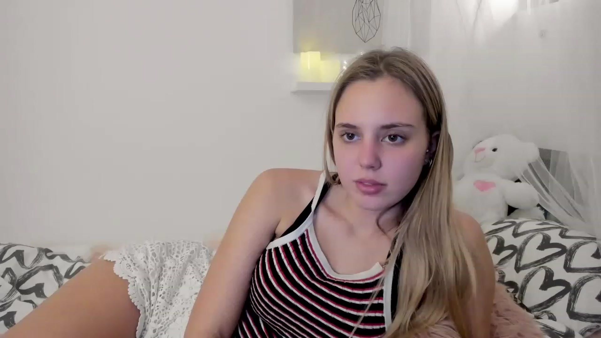 Gallery image thumbnail from Alena_Croft18's myfreecams stream on, 12/16/2022, 15:11 image 8 of 20