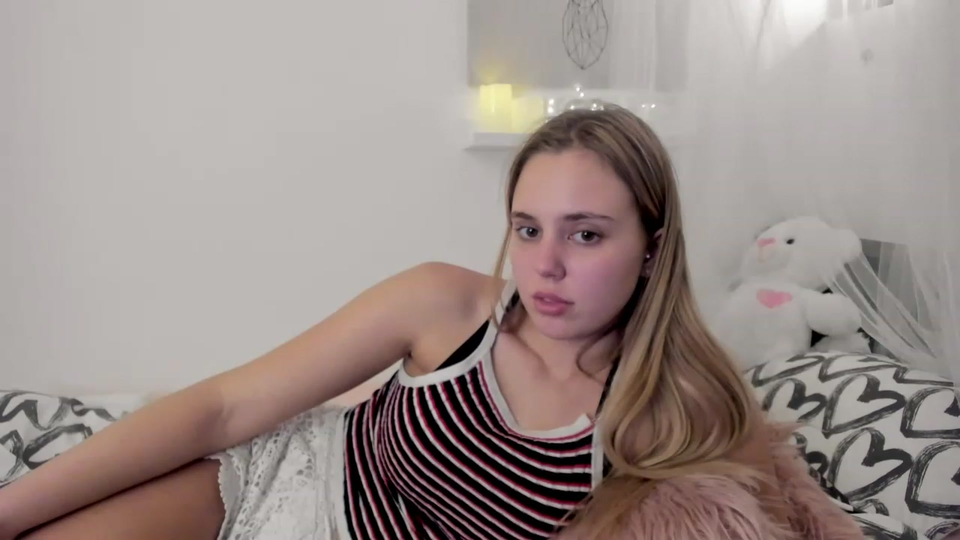 Gallery image thumbnail from Alena_Croft18's myfreecams stream on, 12/16/2022, 15:11 image 16 of 20