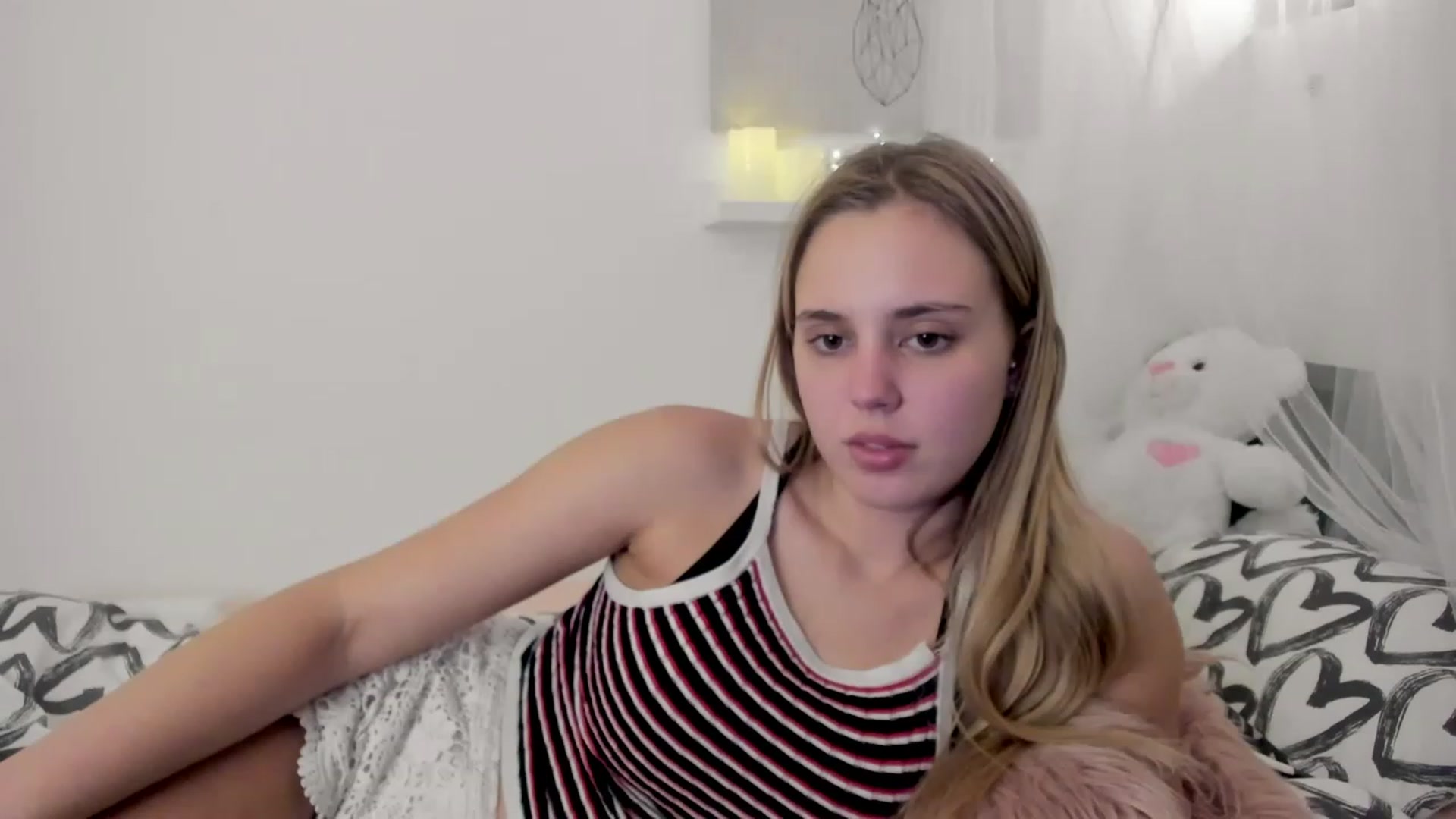 Gallery image thumbnail from Alena_Croft18's myfreecams stream on, 12/16/2022, 15:11 image 11 of 20