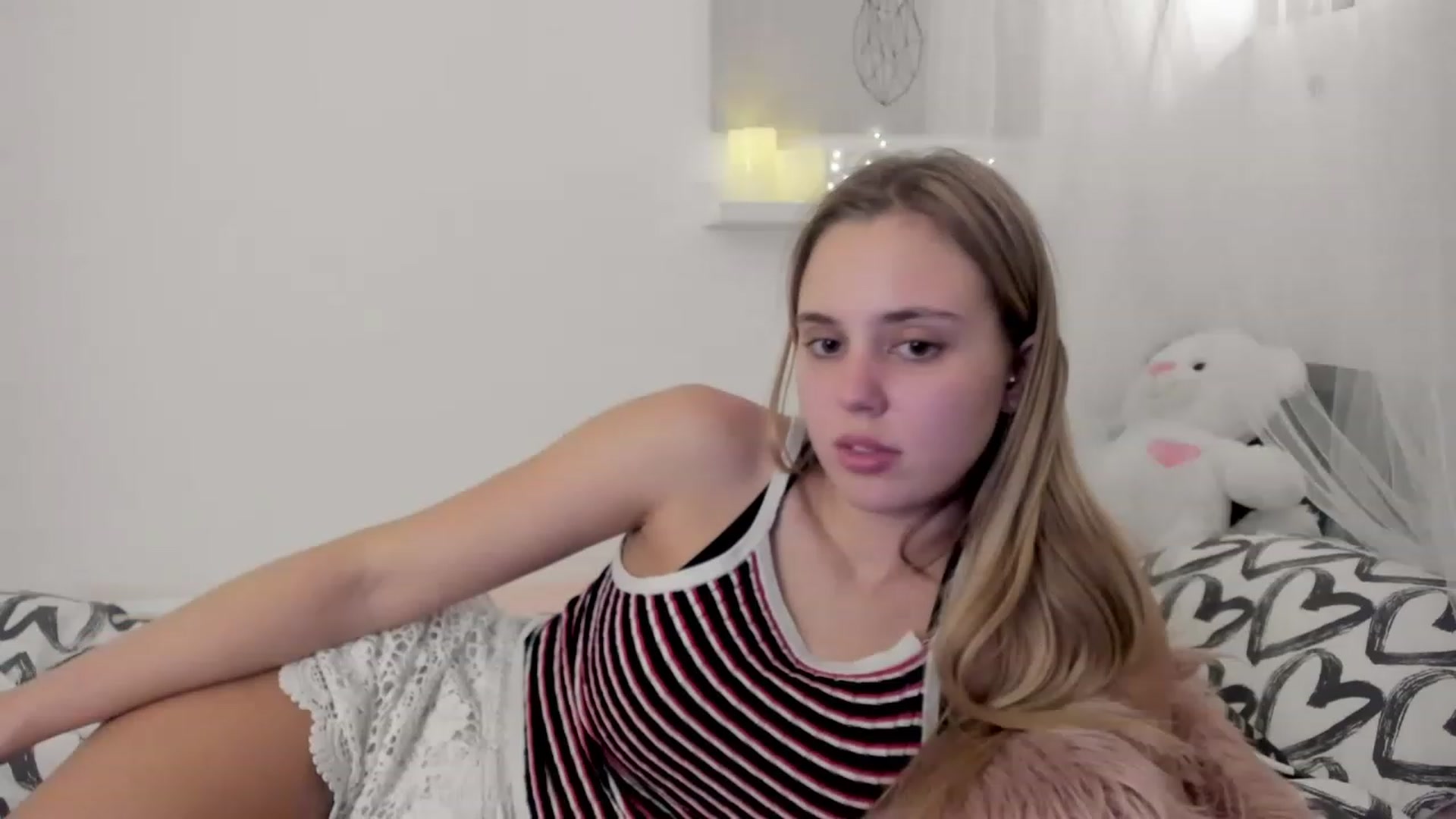 Gallery image thumbnail from Alena_Croft18's myfreecams stream on, 12/16/2022, 15:11 image 12 of 20