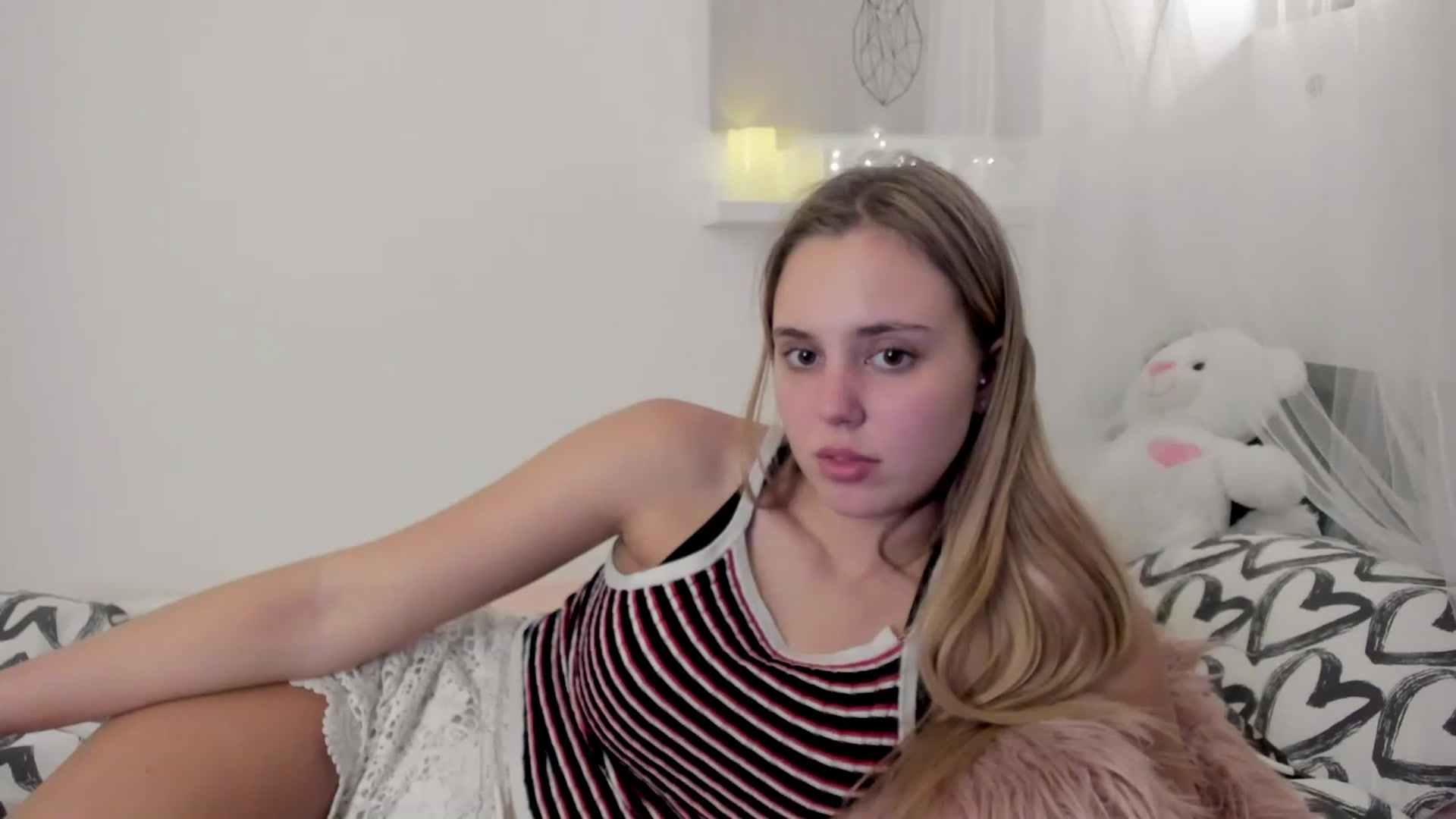 Gallery image thumbnail from Alena_Croft18's myfreecams stream on, 12/16/2022, 15:11 image 15 of 20