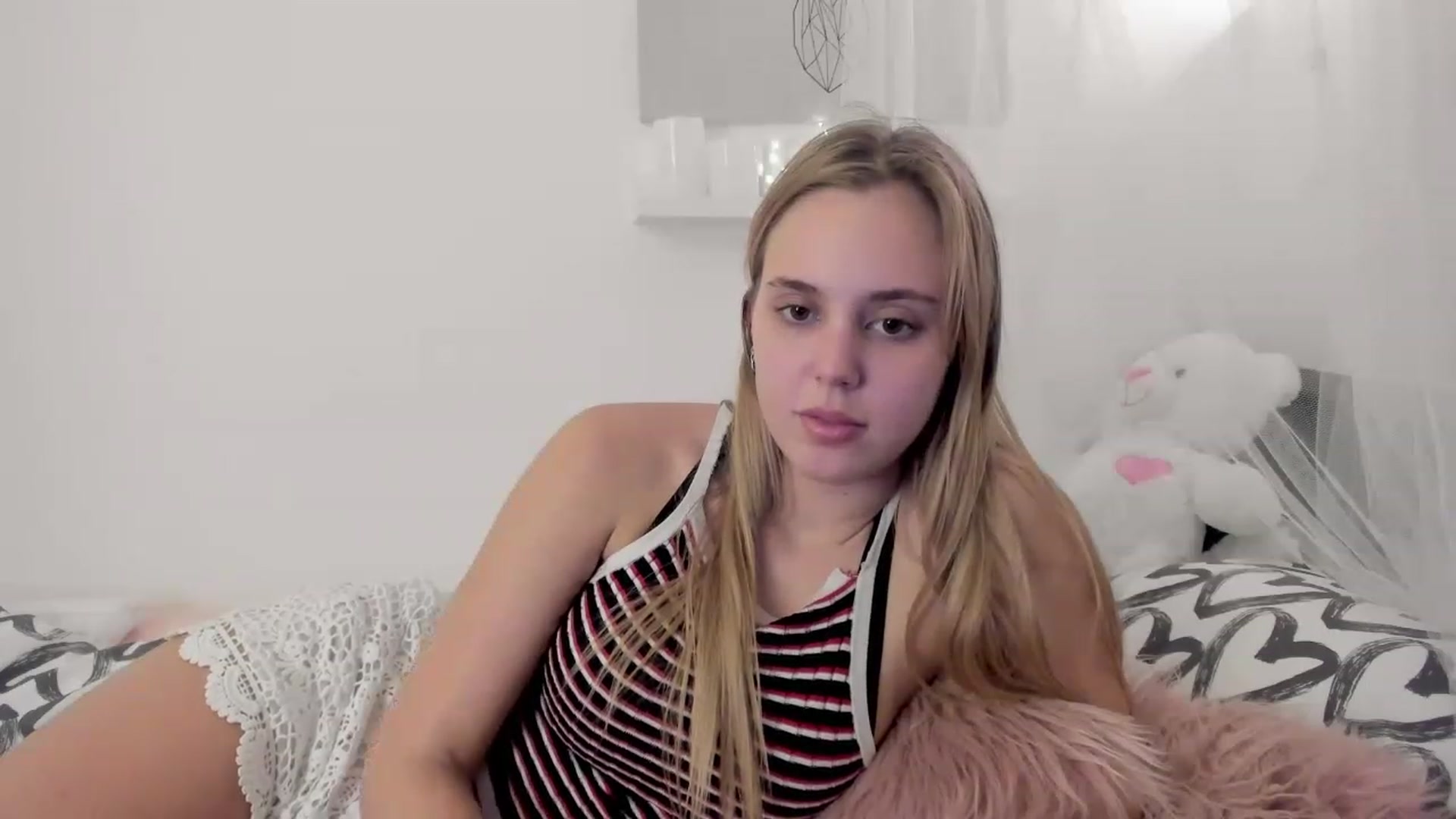 Gallery image thumbnail from Alena_Croft18's myfreecams stream on, 12/16/2022, 17:28 image 17 of 20