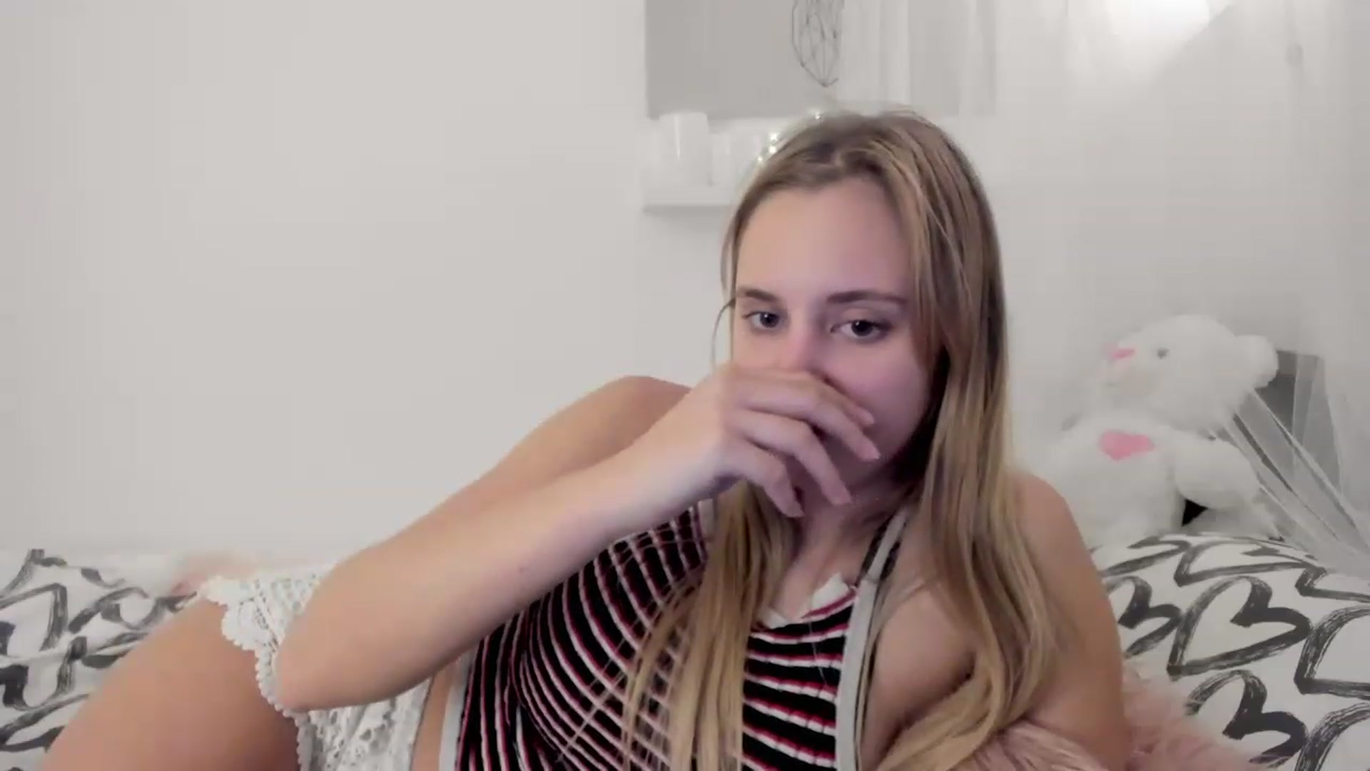Gallery image thumbnail from Alena_Croft18's myfreecams stream on, 12/16/2022, 17:28 image 20 of 20