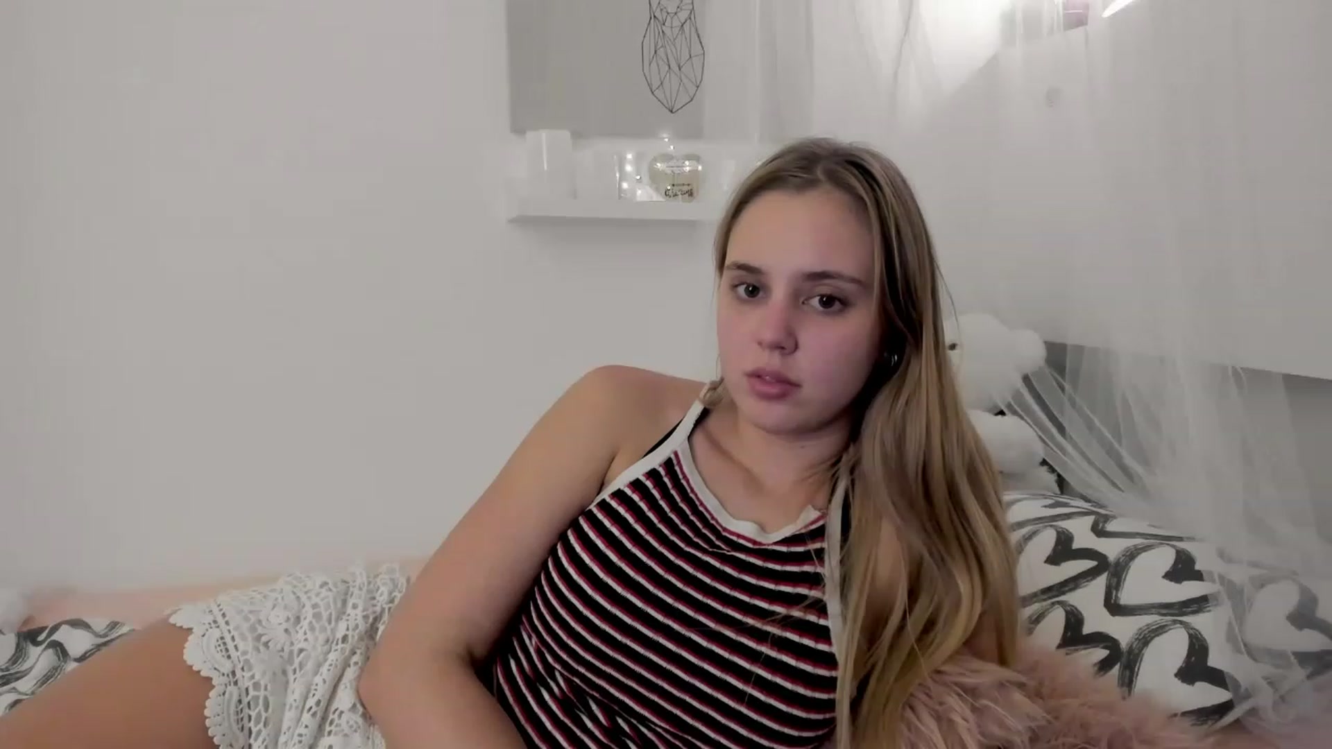 Gallery image thumbnail from Alena_Croft18's myfreecams stream on, 12/16/2022, 17:52 image 14 of 20