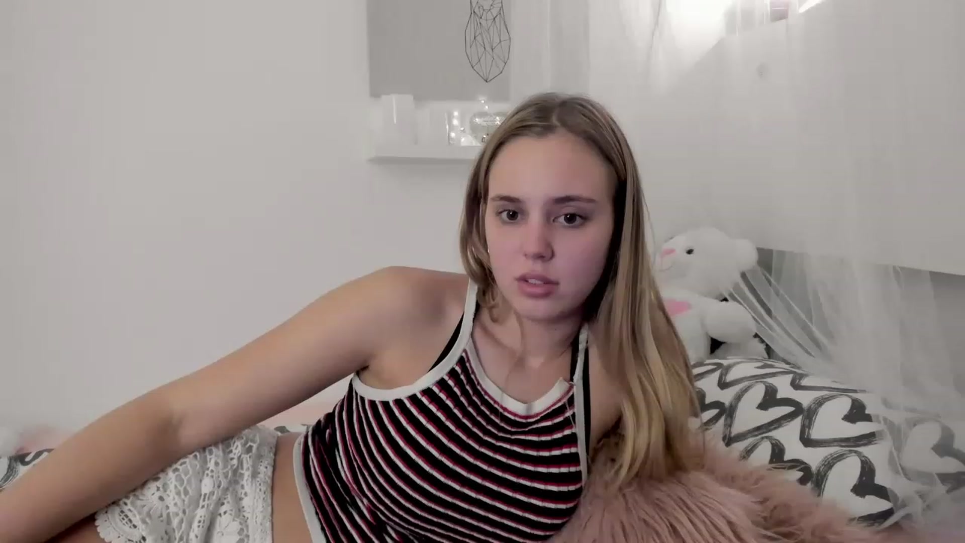 Gallery image thumbnail from Alena_Croft18's myfreecams stream on, 12/16/2022, 17:52 image 19 of 20