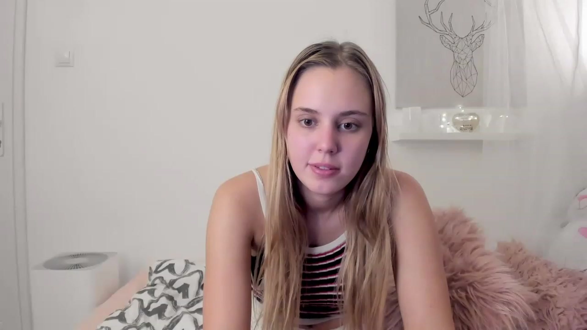 Gallery image thumbnail from Alena_Croft18's myfreecams stream on, 12/16/2022, 18:27 image 20 of 20