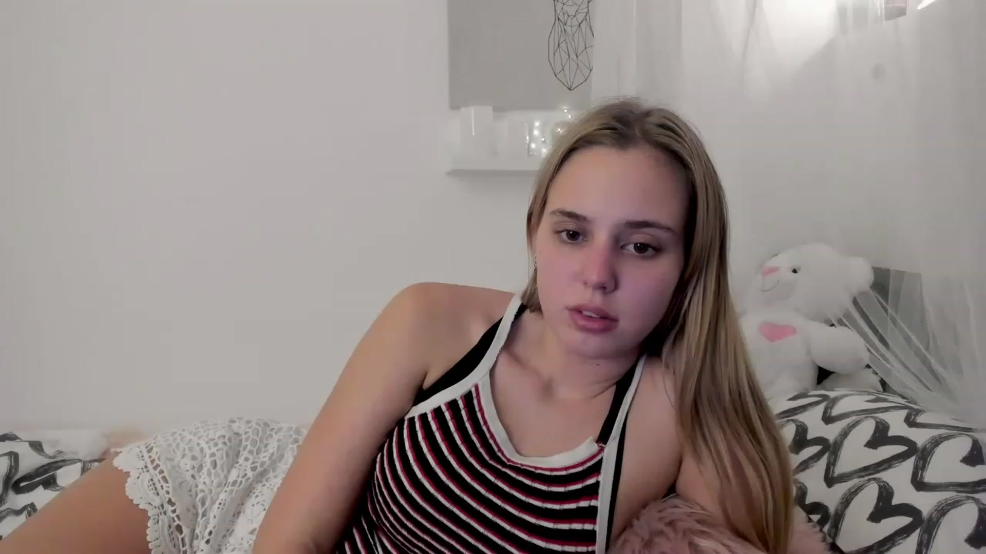 Gallery image thumbnail from Alena_Croft18's myfreecams stream on, 12/16/2022, 18:27 image 3 of 20