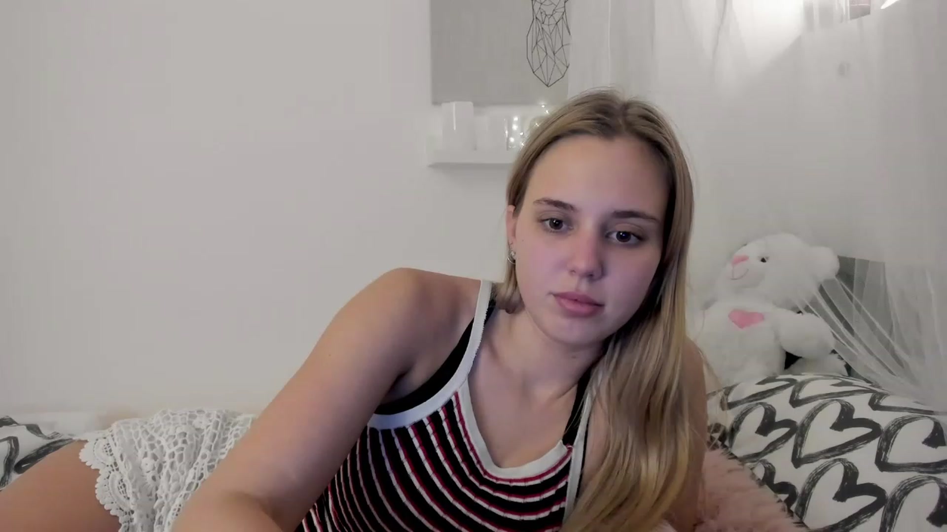 Gallery image thumbnail from Alena_Croft18's myfreecams stream on, 12/16/2022, 18:27 image 5 of 20