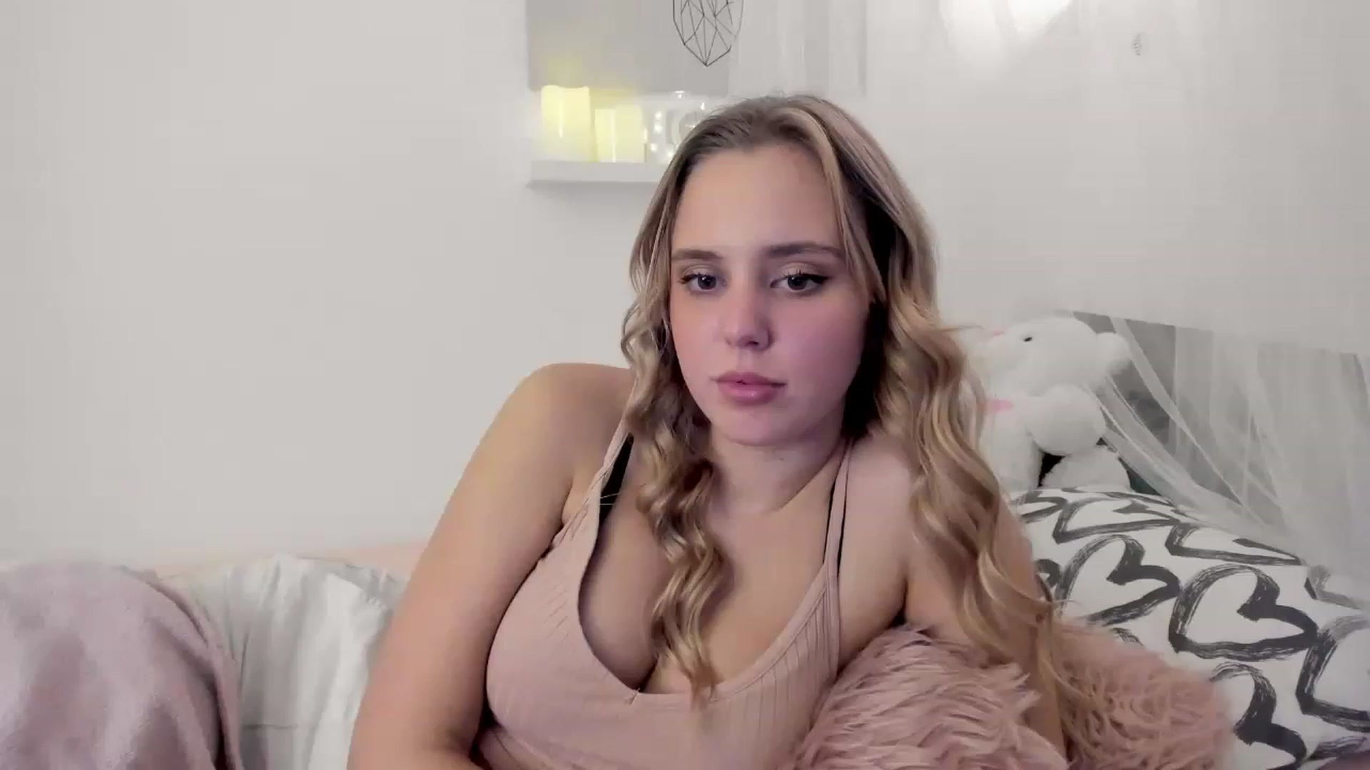 Gallery image thumbnail from Alena_Croft18's myfreecams stream on, 12/19/2022, 13:06 image 12 of 20