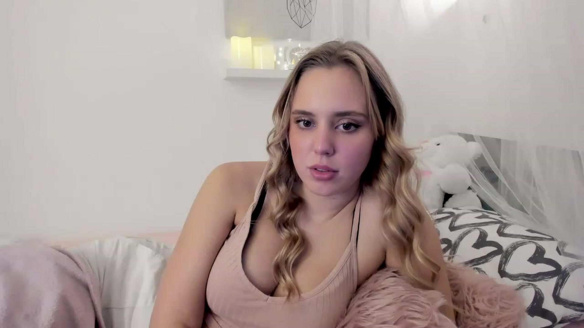Gallery image thumbnail from Alena_Croft18's myfreecams stream on, 12/19/2022, 13:06 image 13 of 20