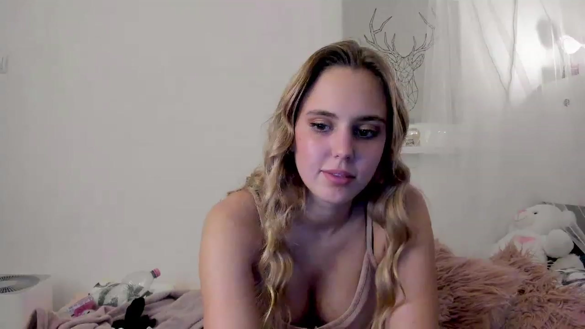 Gallery image thumbnail from Alena_Croft18's myfreecams stream on, 12/19/2022, 16:00 image 15 of 20