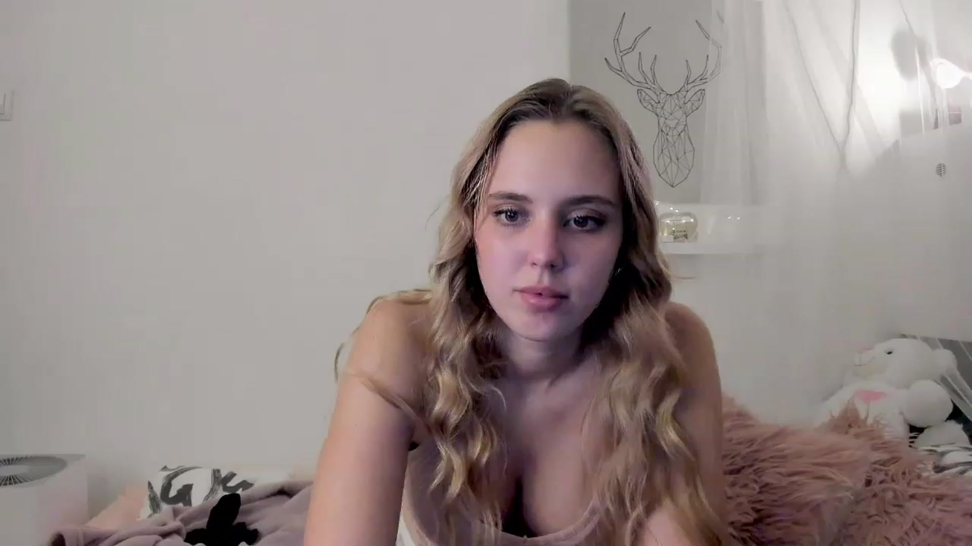 Gallery image thumbnail from Alena_Croft18's myfreecams stream on, 12/19/2022, 16:00 image 20 of 20