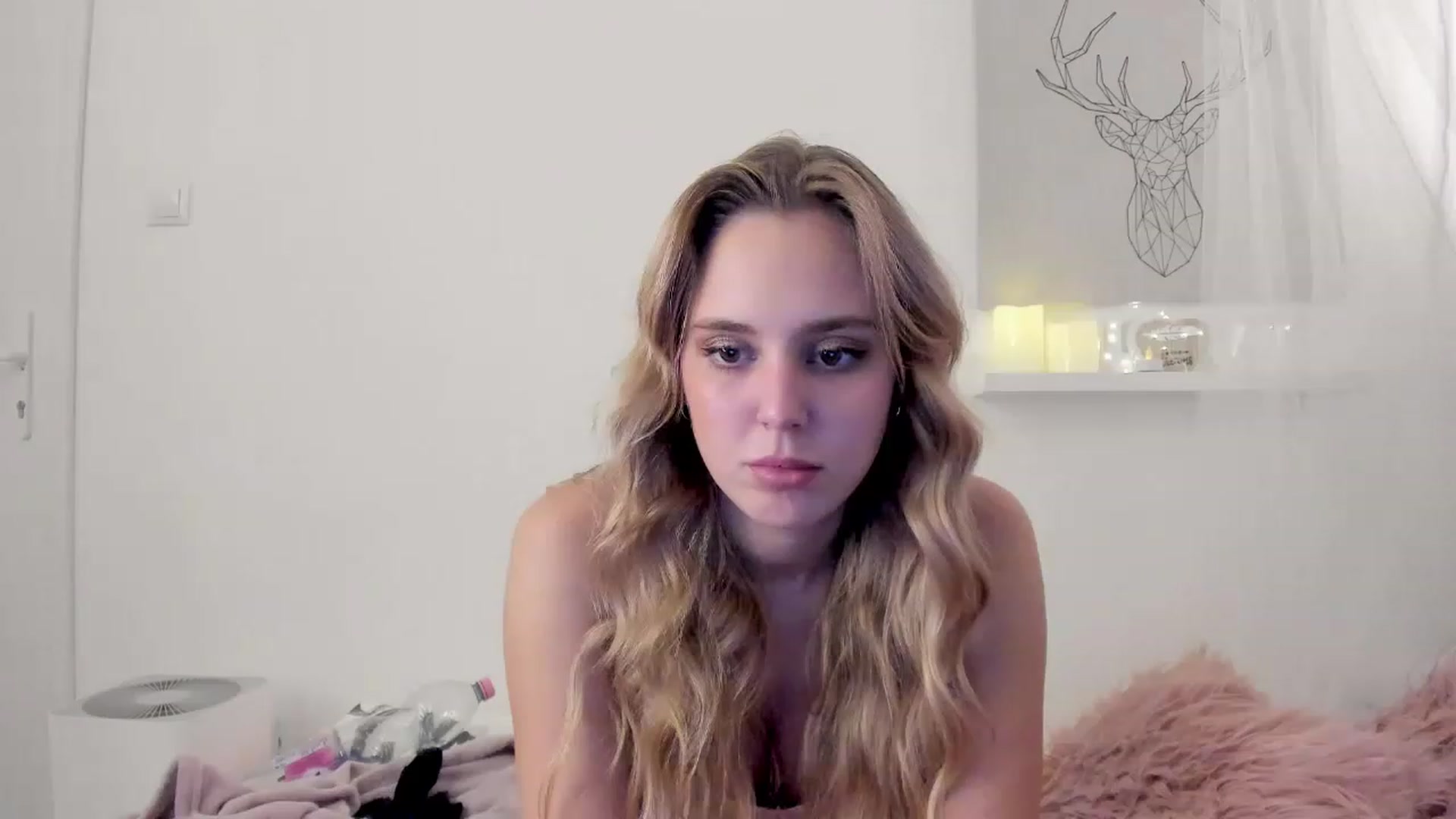 Gallery image thumbnail from Alena_Croft18's myfreecams stream on, 12/19/2022, 16:00 image 9 of 20
