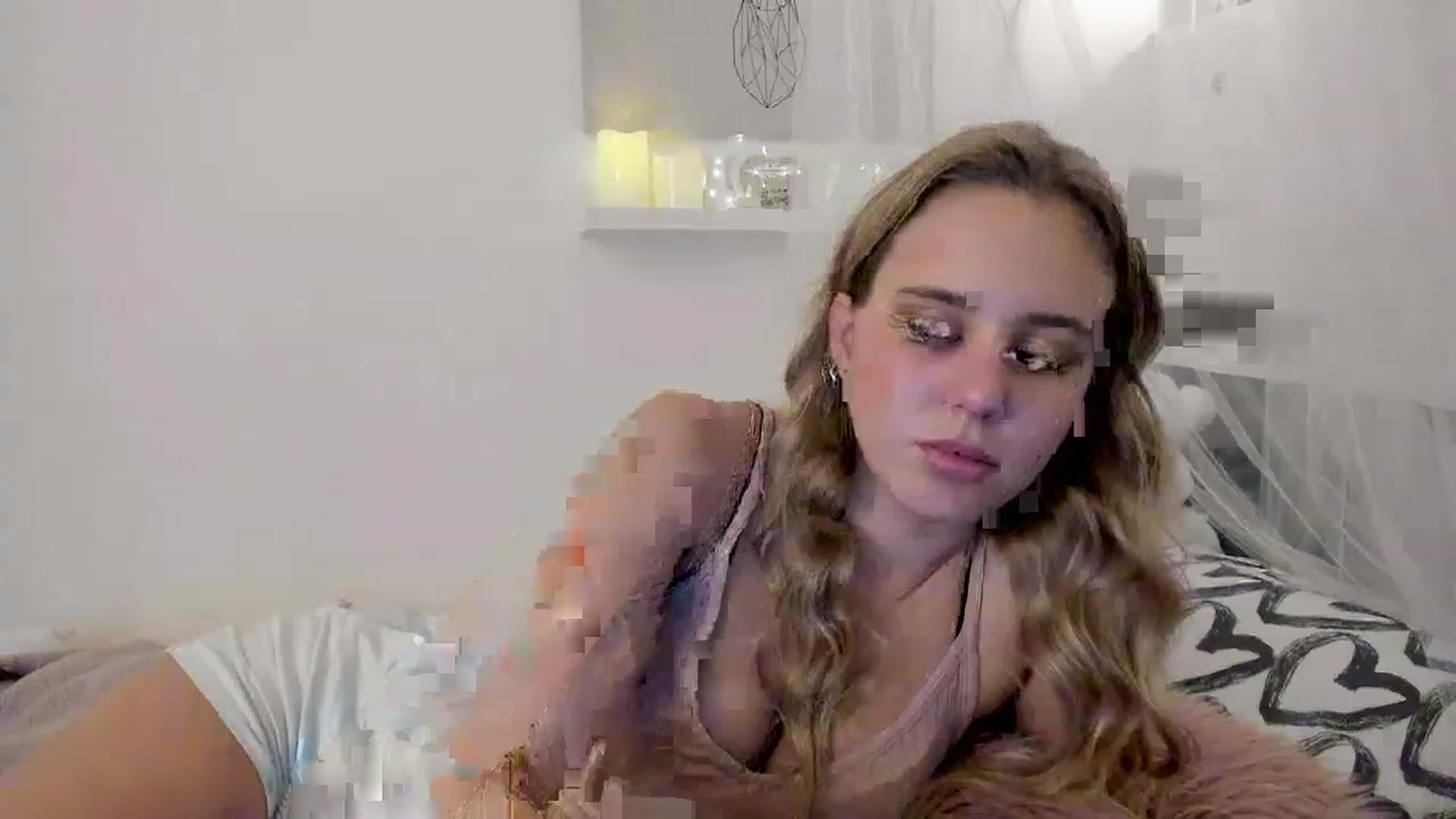 Gallery image thumbnail from Alena_Croft18's myfreecams stream on, 12/19/2022, 16:00 image 1 of 20