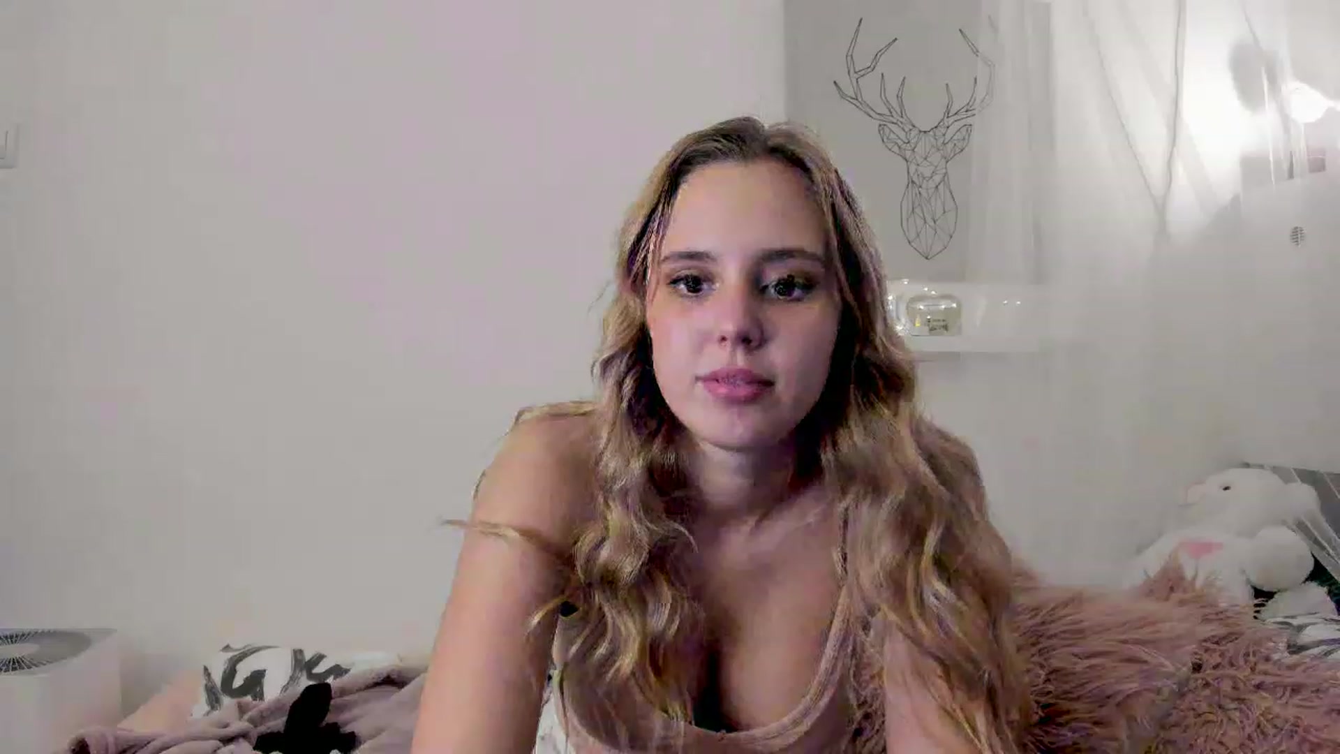 Gallery image thumbnail from Alena_Croft18's myfreecams stream on, 12/19/2022, 16:00 image 19 of 20