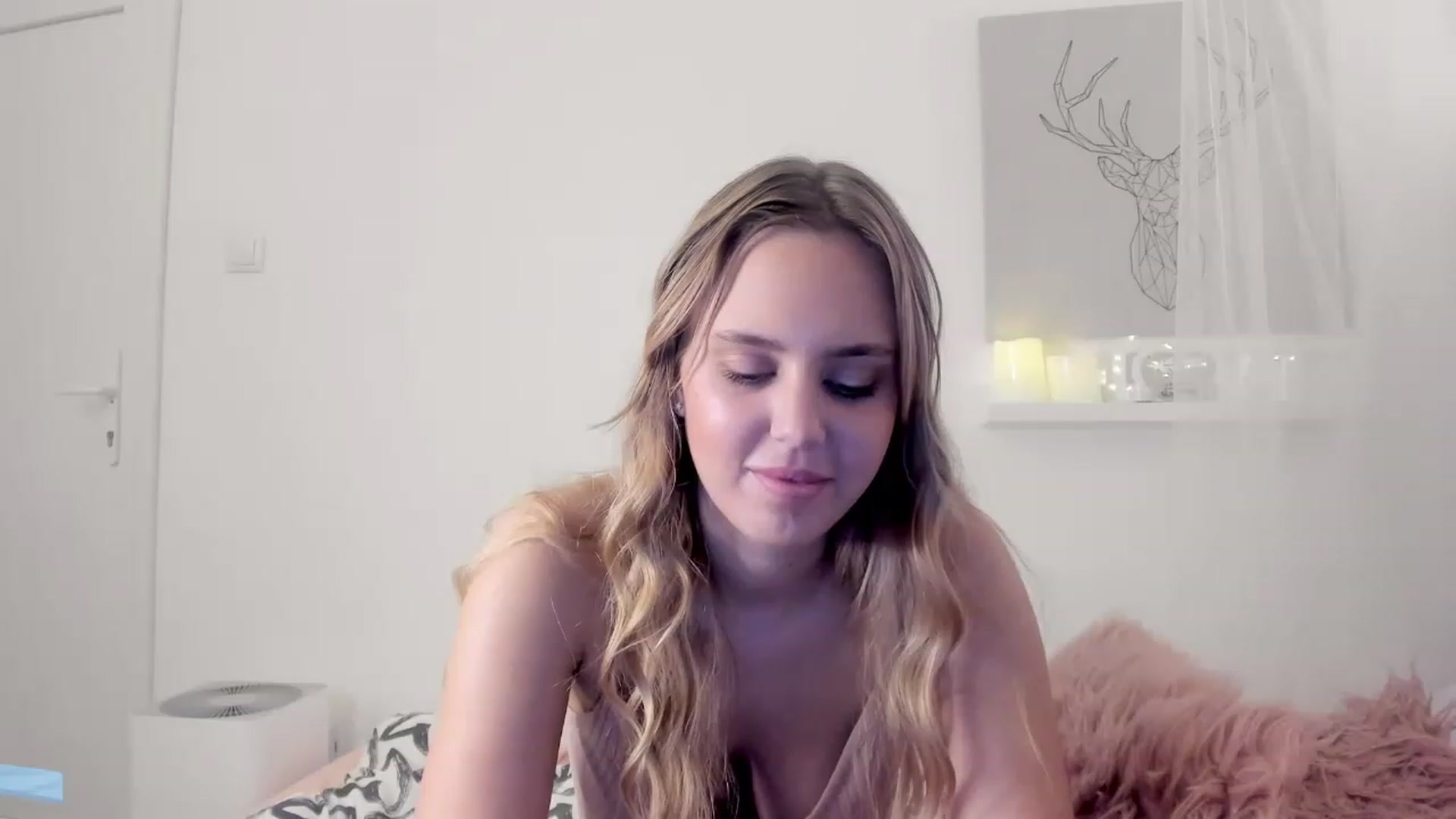 Gallery image thumbnail from Alena_Croft18's myfreecams stream on, 12/21/2022, 18:46 image 10 of 20