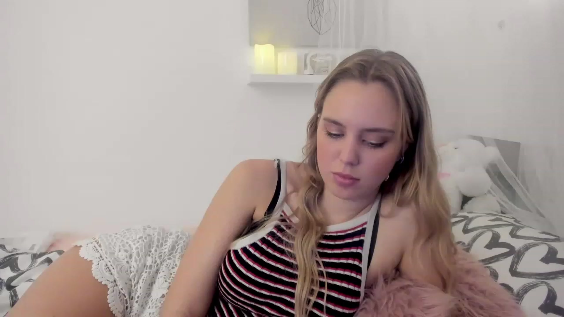 Gallery image thumbnail from Alena_Croft18's myfreecams stream on, 12/22/2022, 10:02 image 15 of 20