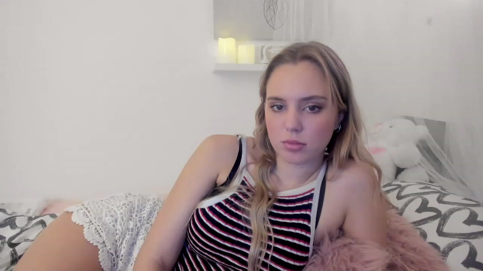 Gallery image thumbnail from Alena_Croft18's myfreecams stream on, 12/22/2022, 10:02 image 10 of 20