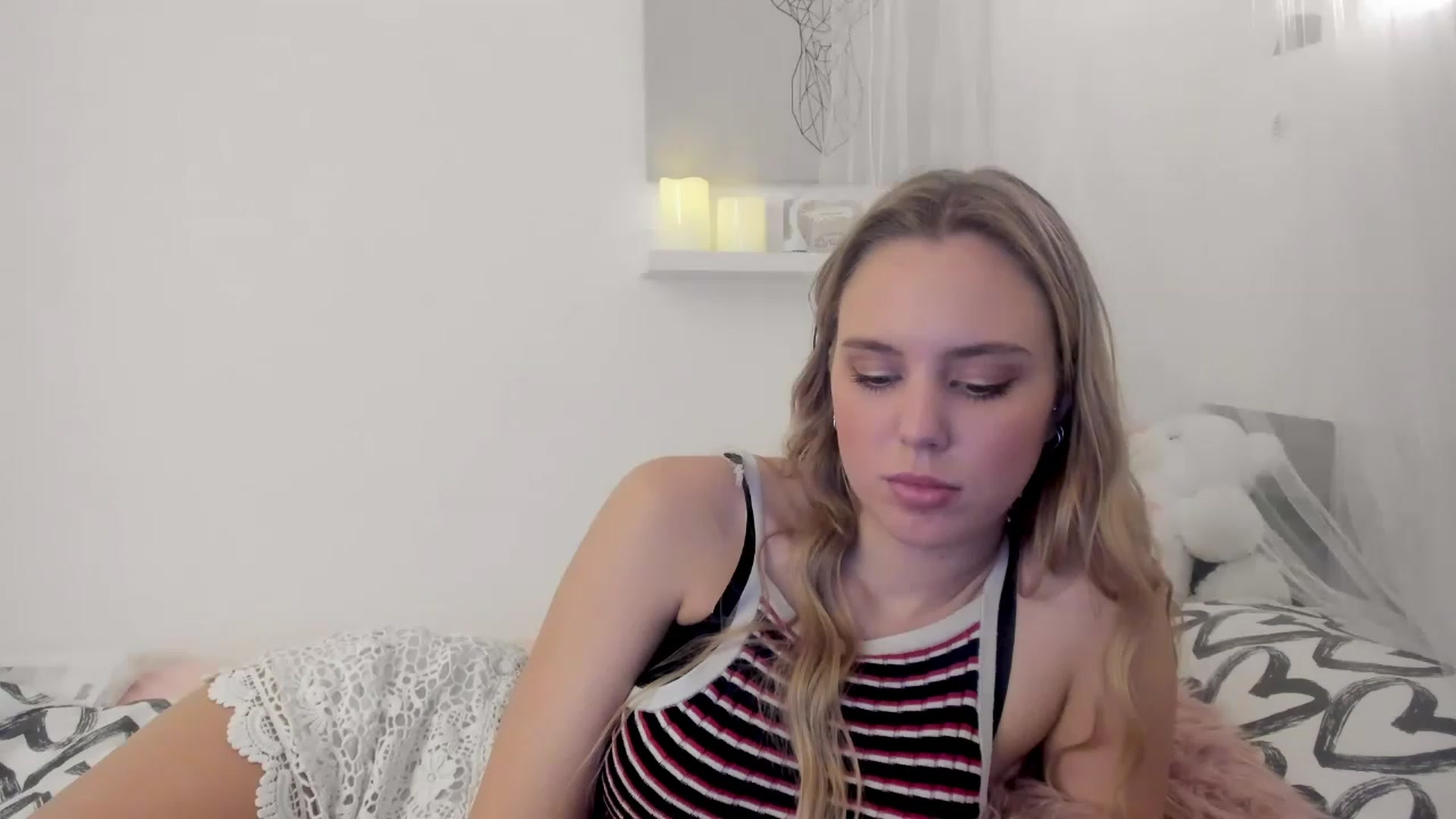 Gallery image thumbnail from Alena_Croft18's myfreecams stream on, 12/22/2022, 10:02 image 5 of 20