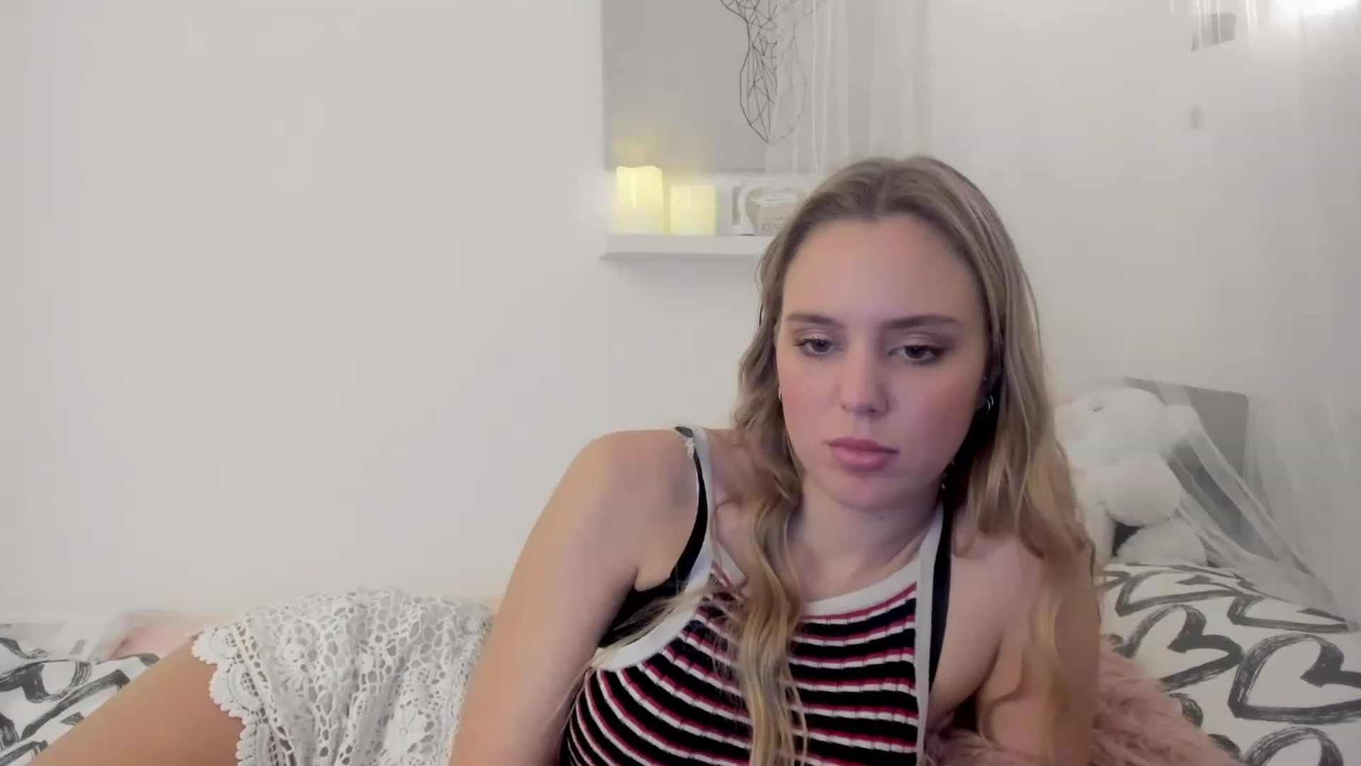 Gallery image thumbnail from Alena_Croft18's myfreecams stream on, 12/22/2022, 10:02 image 6 of 20
